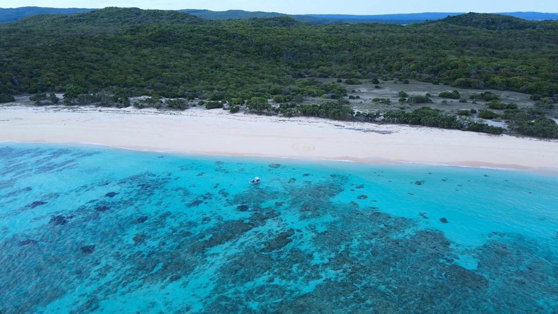 Beach in Loedi Bungalows Rote