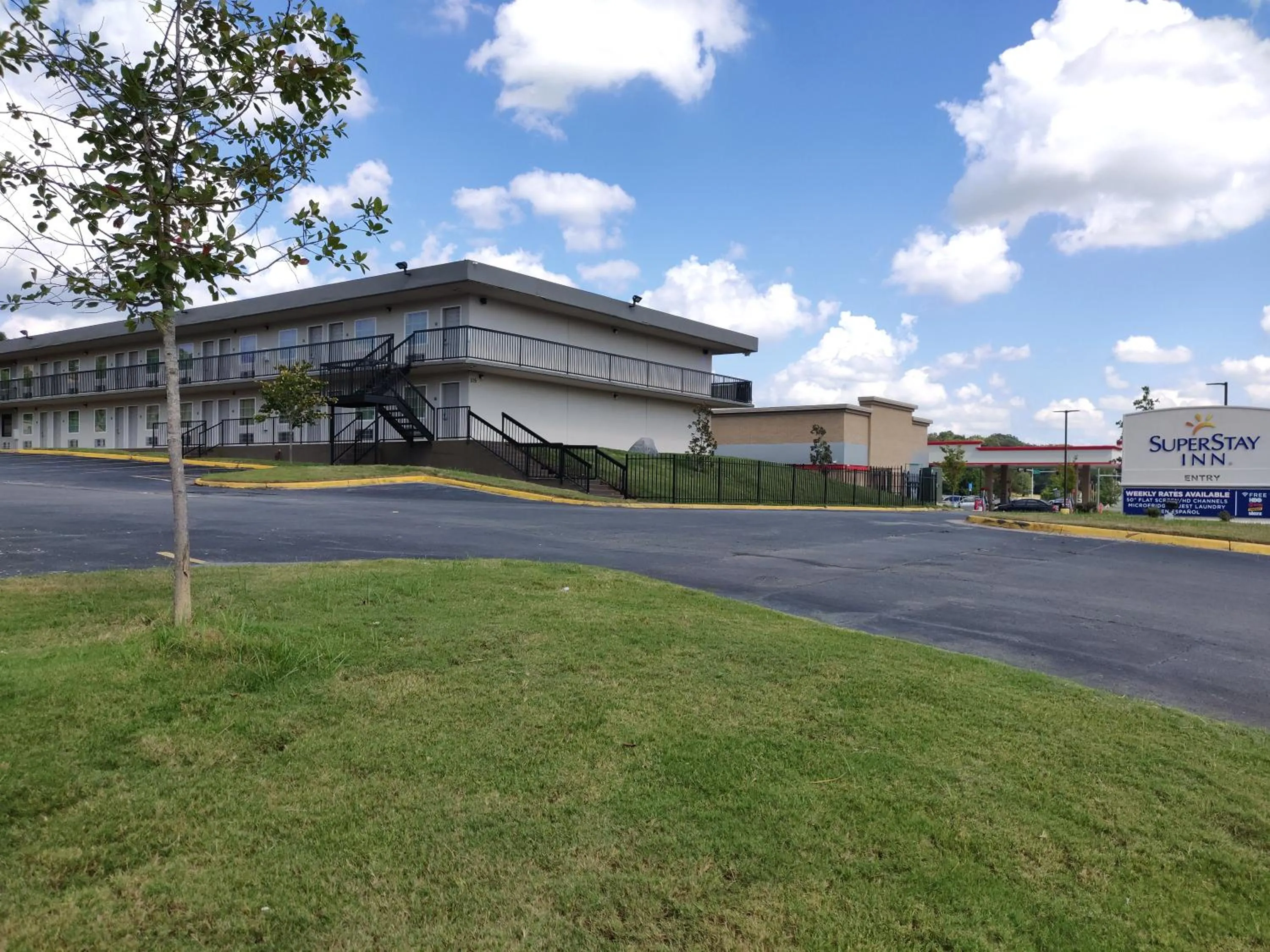 Property building in Super Stay Inn