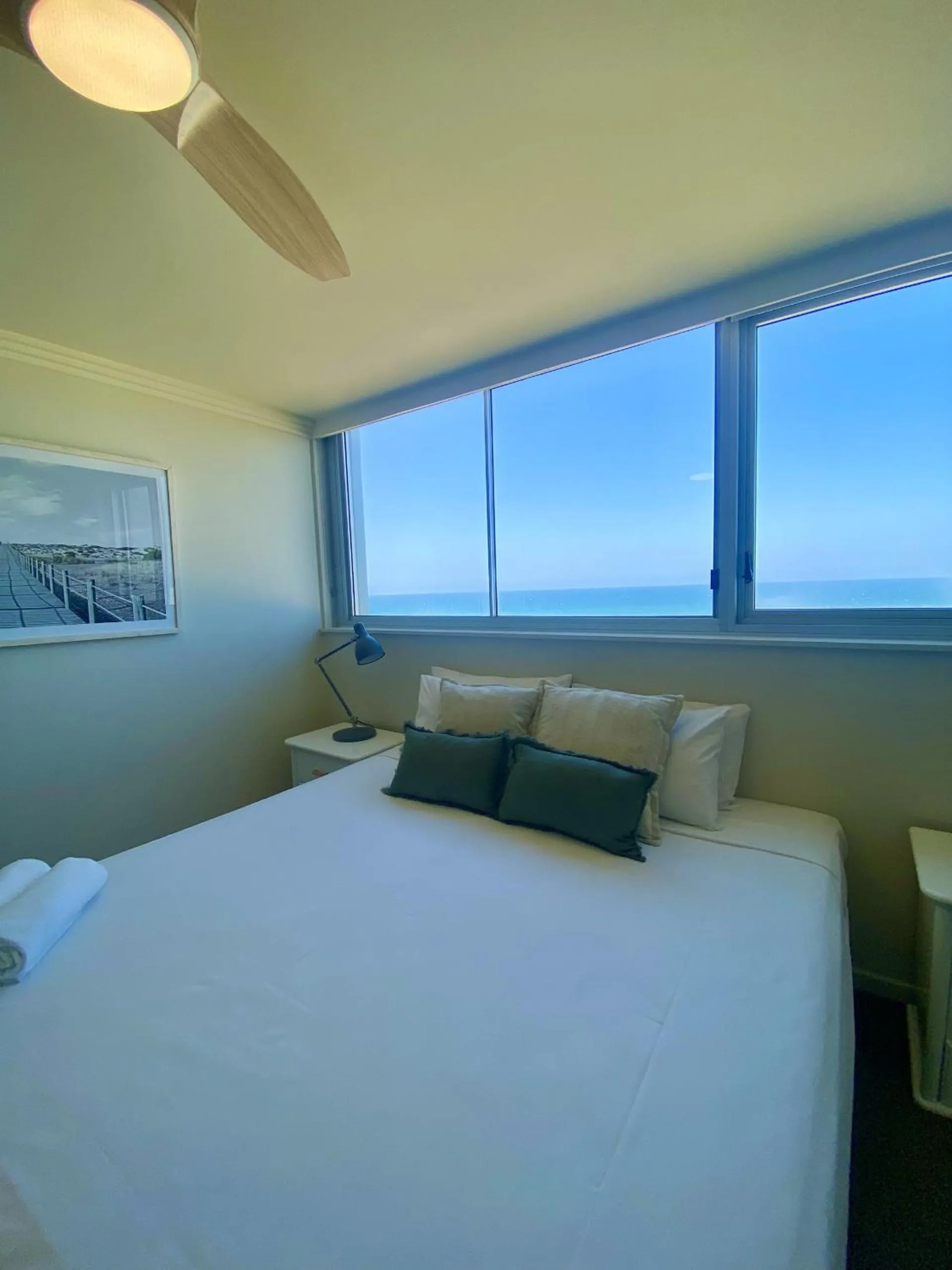 Bed in One The Esplanade Apartments on Surfers Paradise
