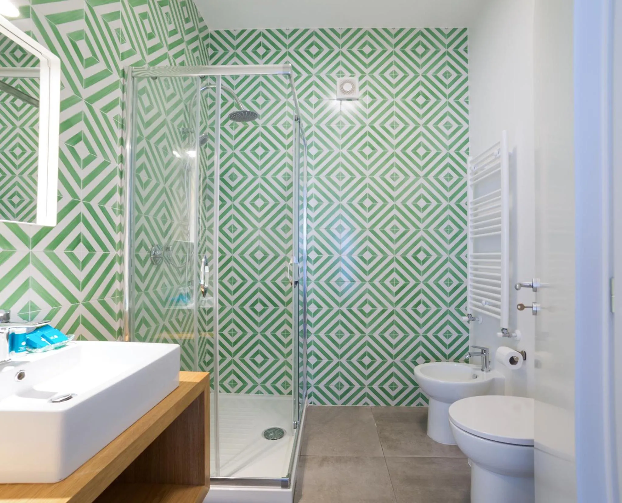 Shower in Salsedine Sea View