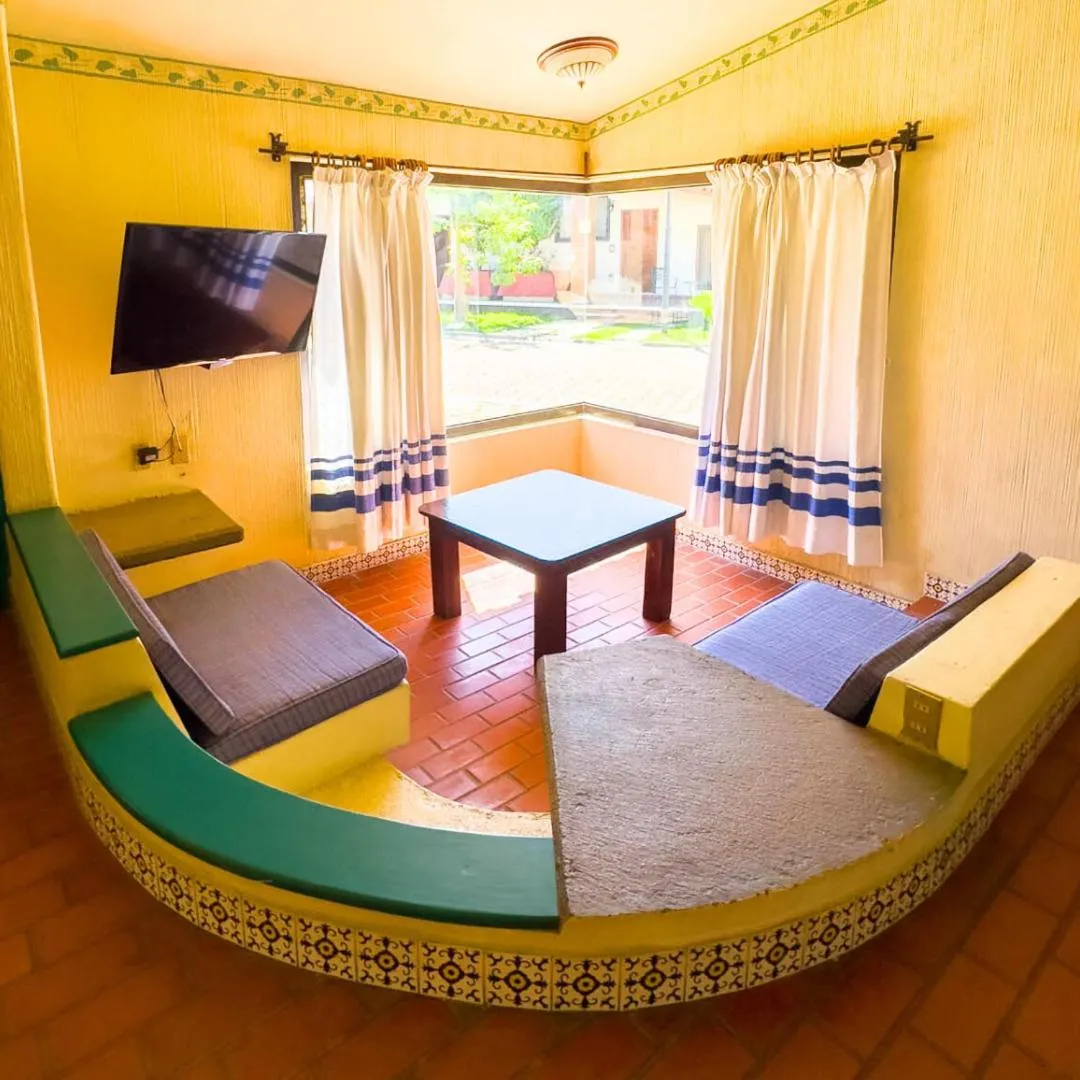 TV and multimedia in Villas del Sol Hotel & Bungalows