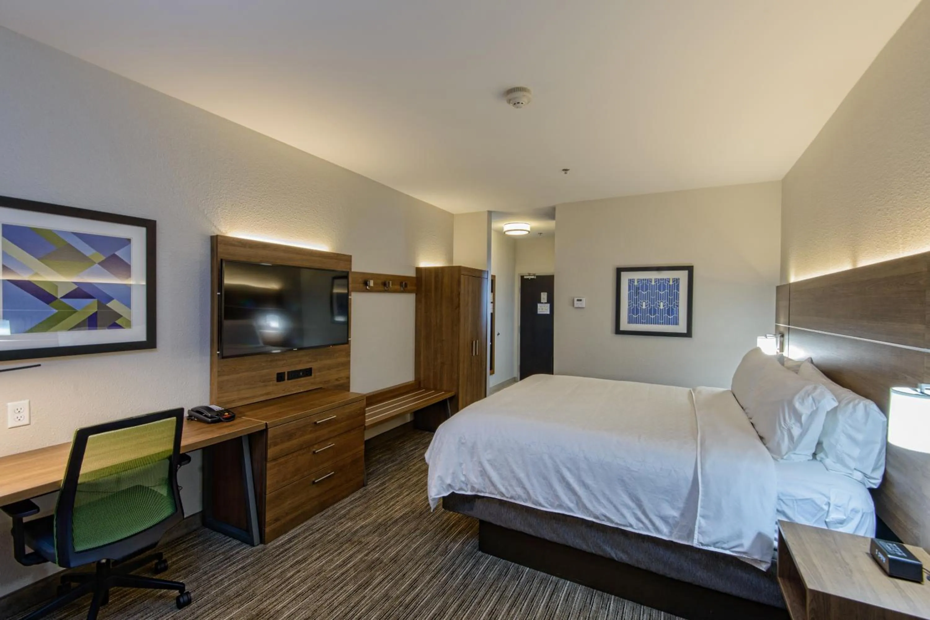 Photo of the whole room, Bed in Holiday Inn Express & Suites Corpus Christi by IHG