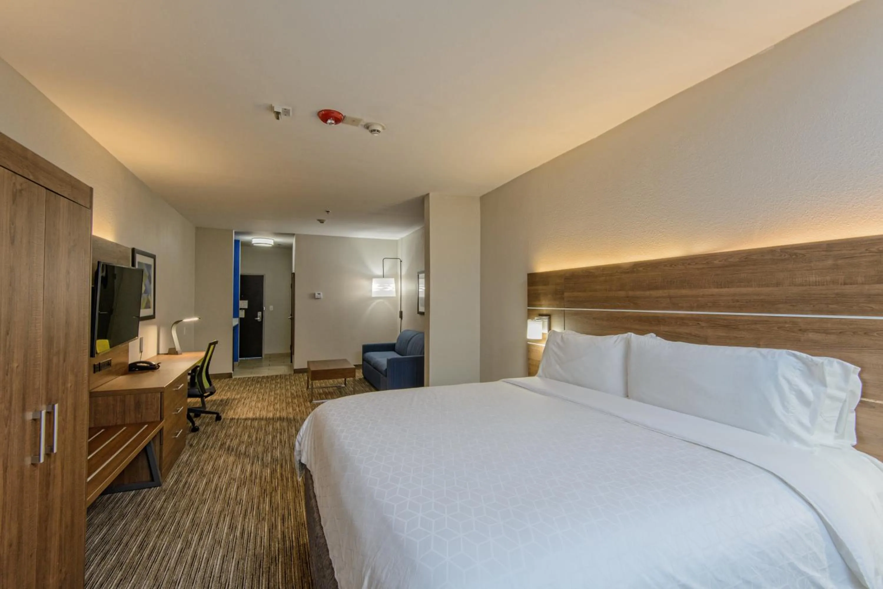 Photo of the whole room, Bed in Holiday Inn Express & Suites Corpus Christi by IHG