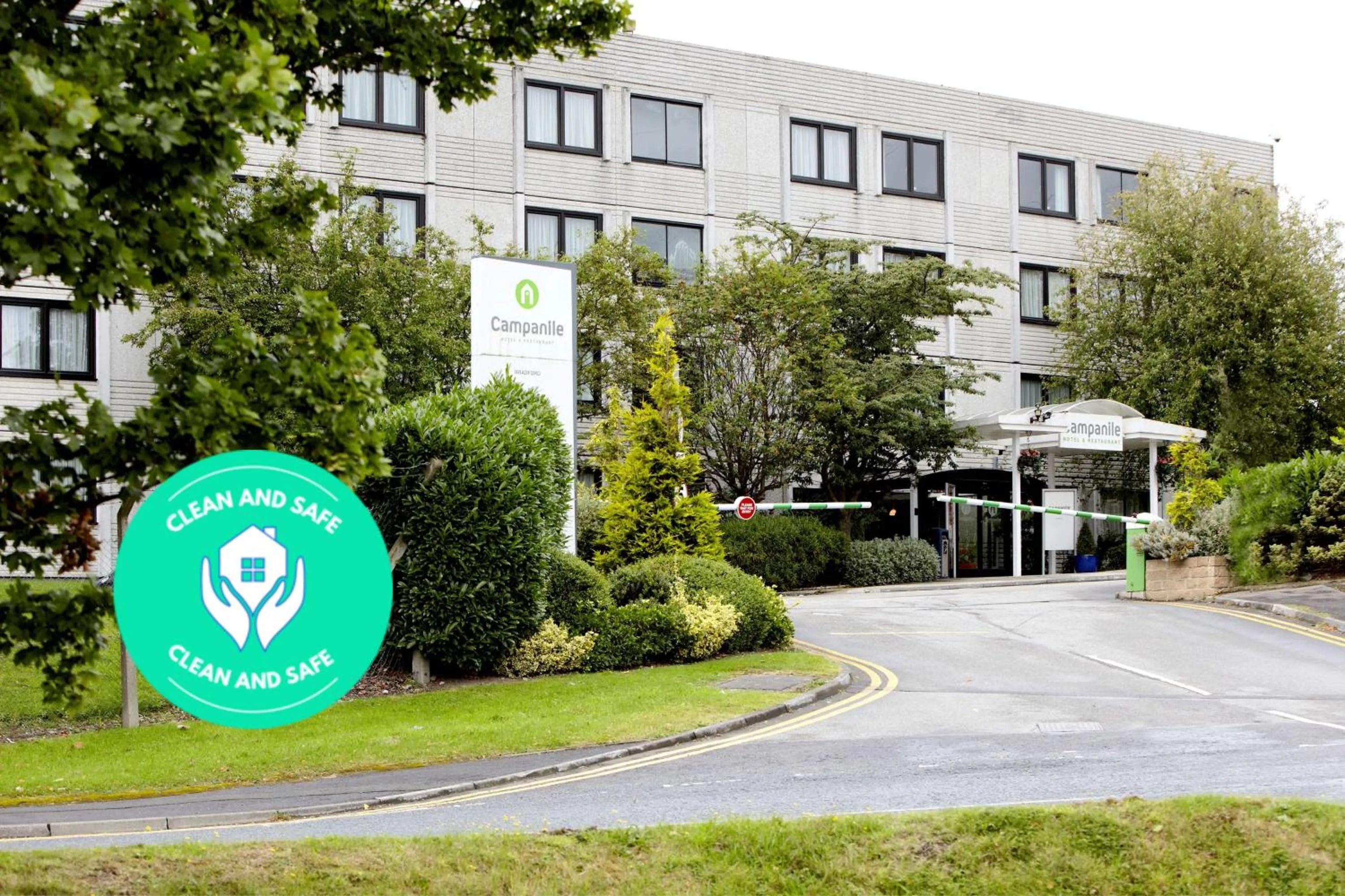 Facade/entrance in Campanile Bradford