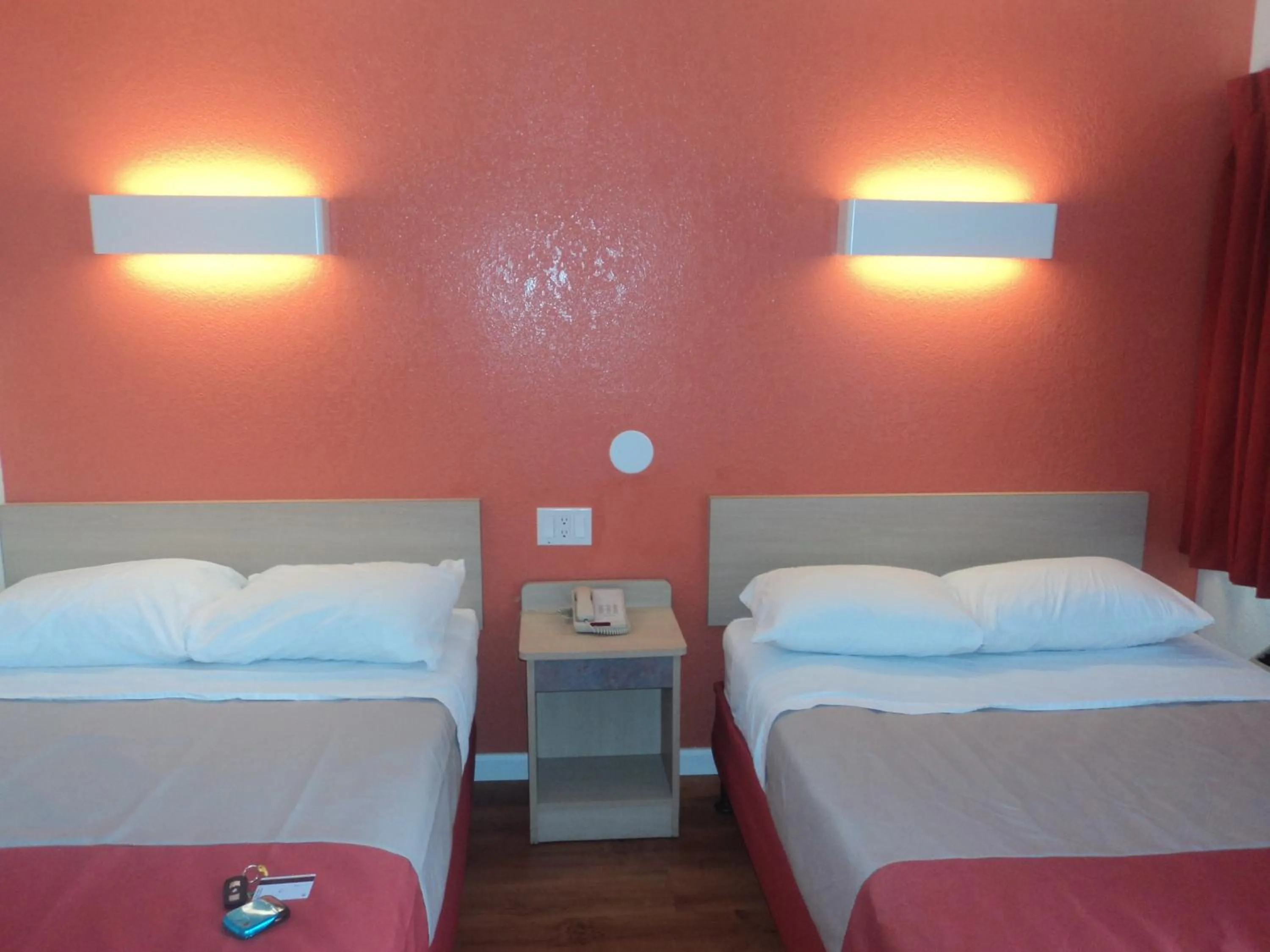 Bed in Motel 6 Albuquerque Northeast