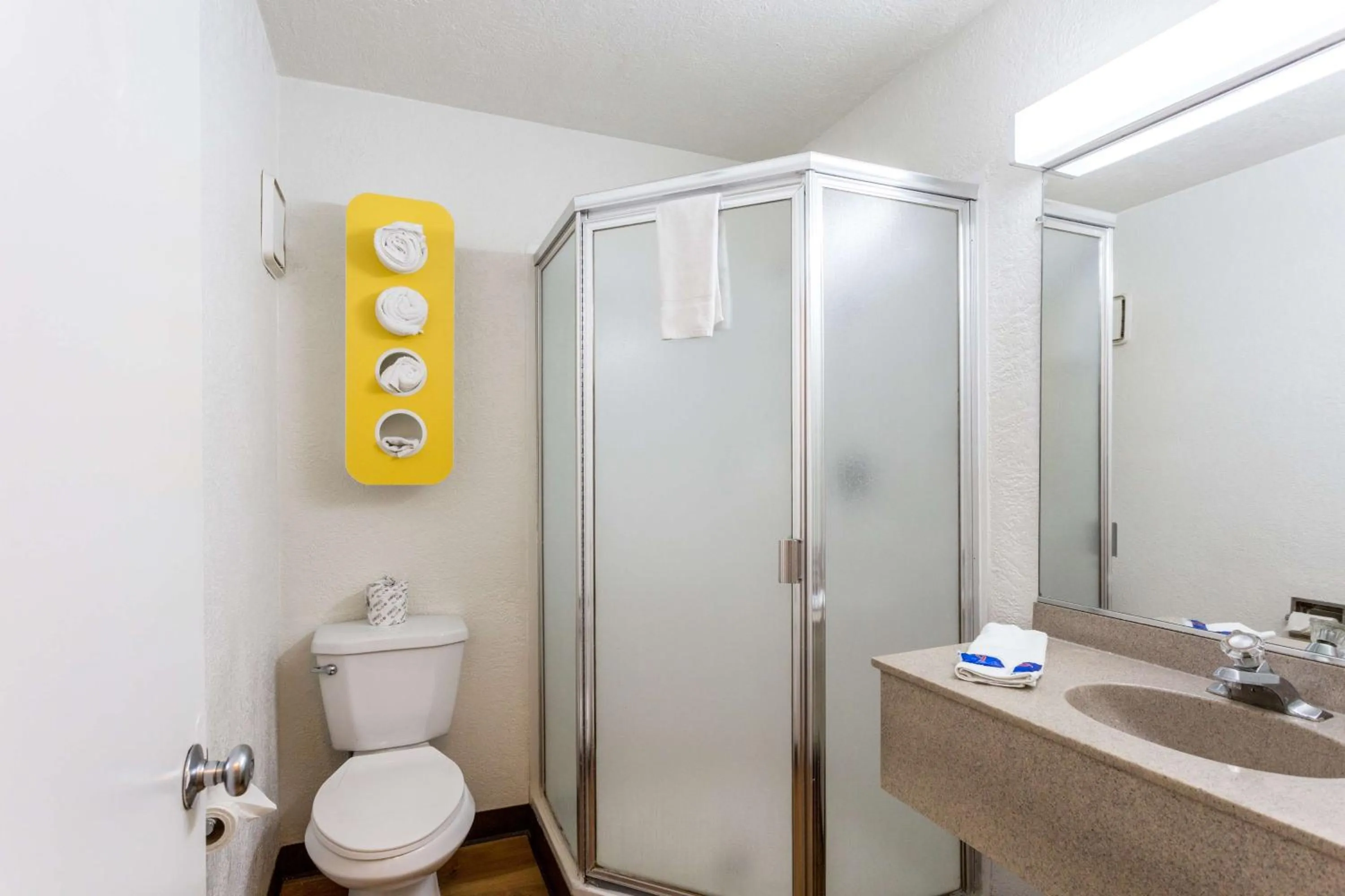 Bathroom in Motel 6 Albuquerque Northeast