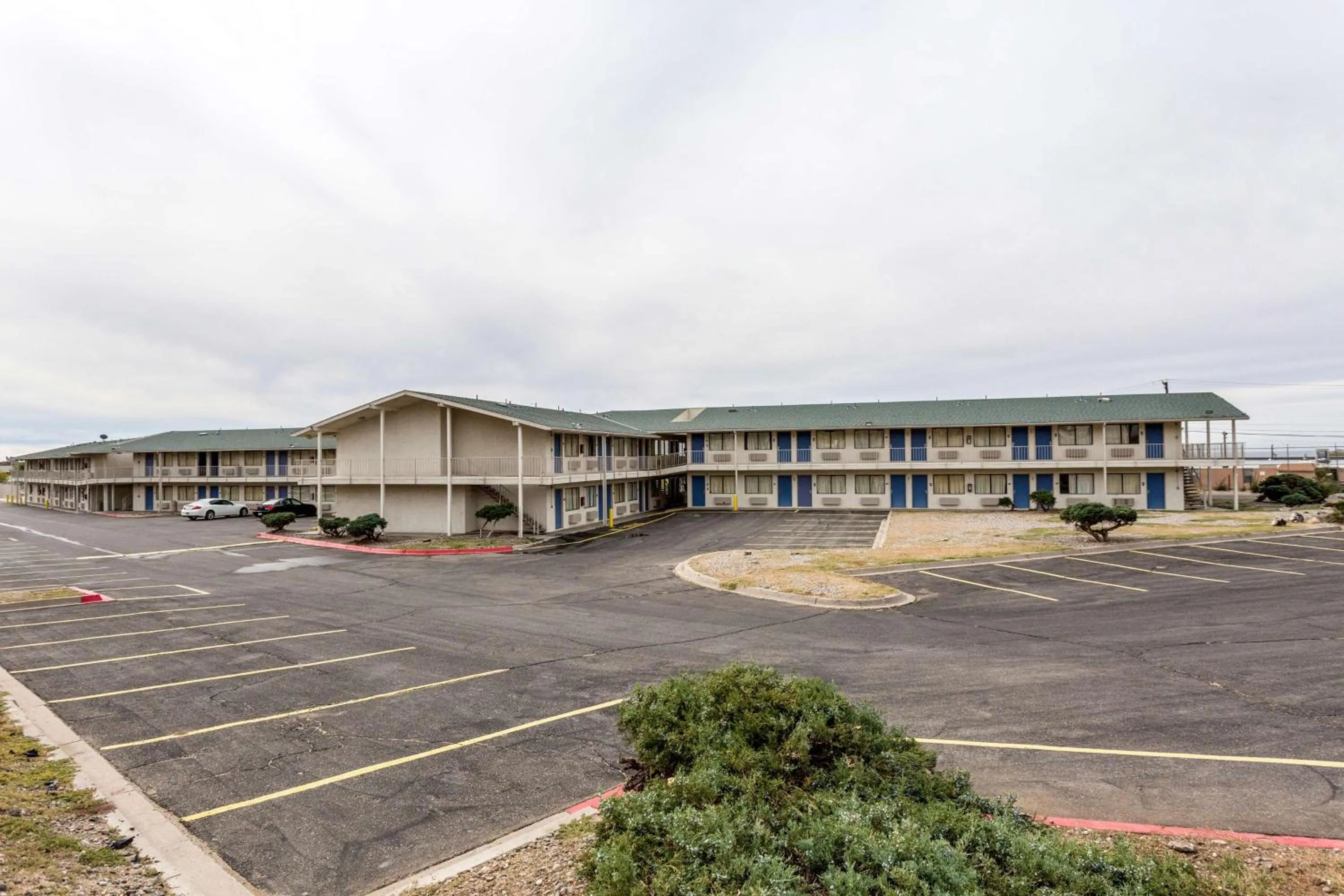 Property building in Motel 6 Albuquerque Northeast