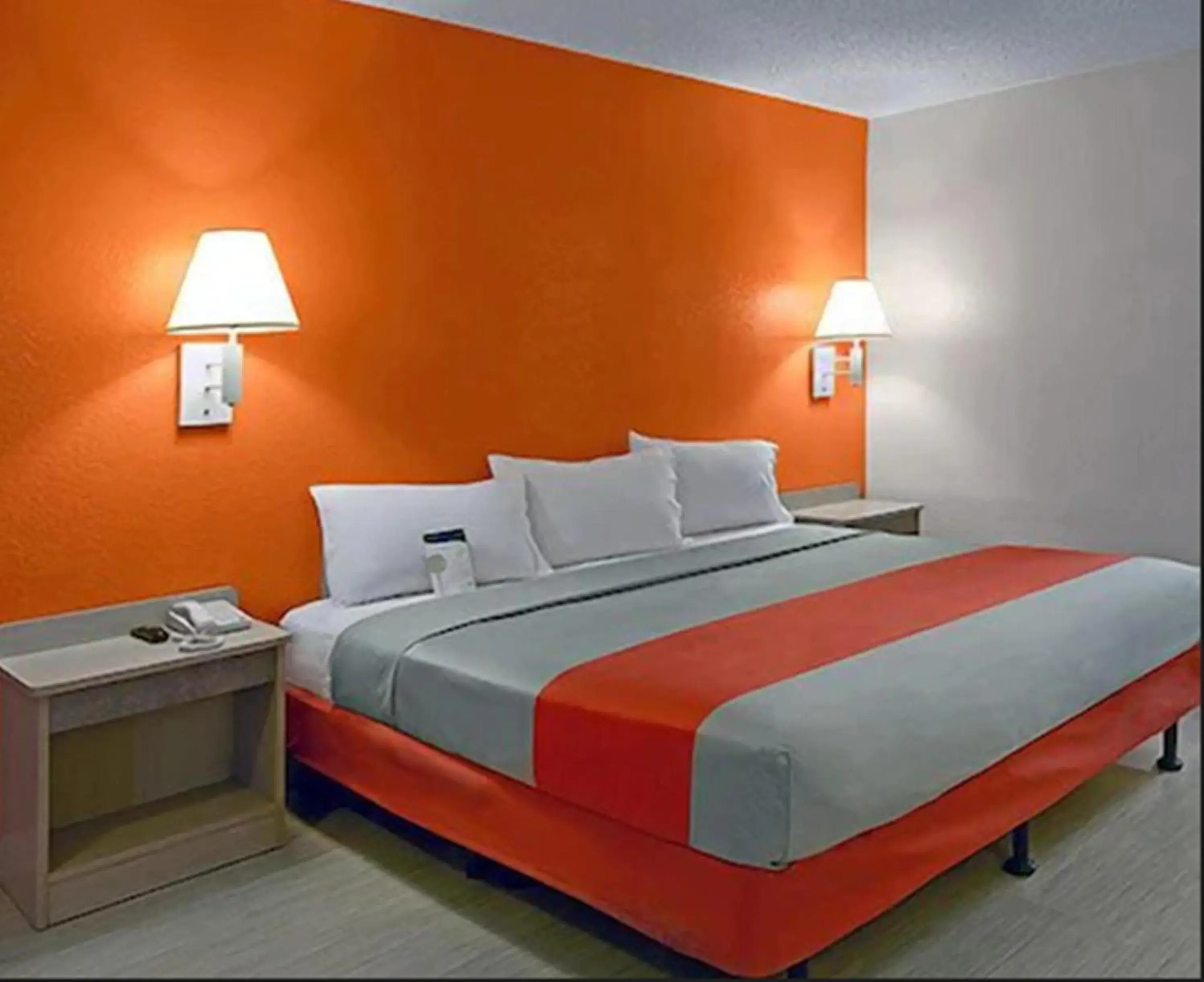 Bed in Motel 6 Albuquerque Northeast