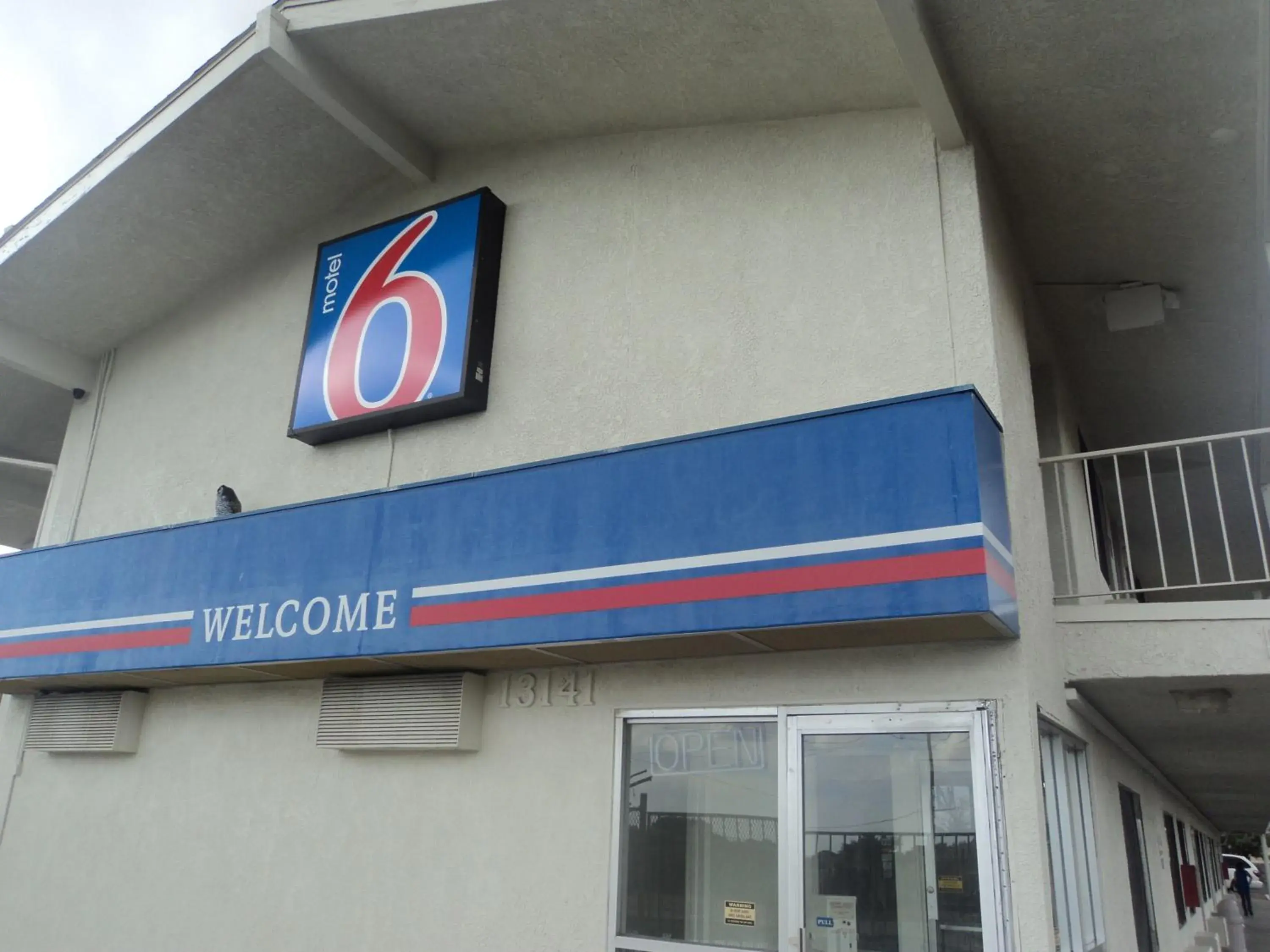 Facade/entrance in Motel 6 Albuquerque Northeast