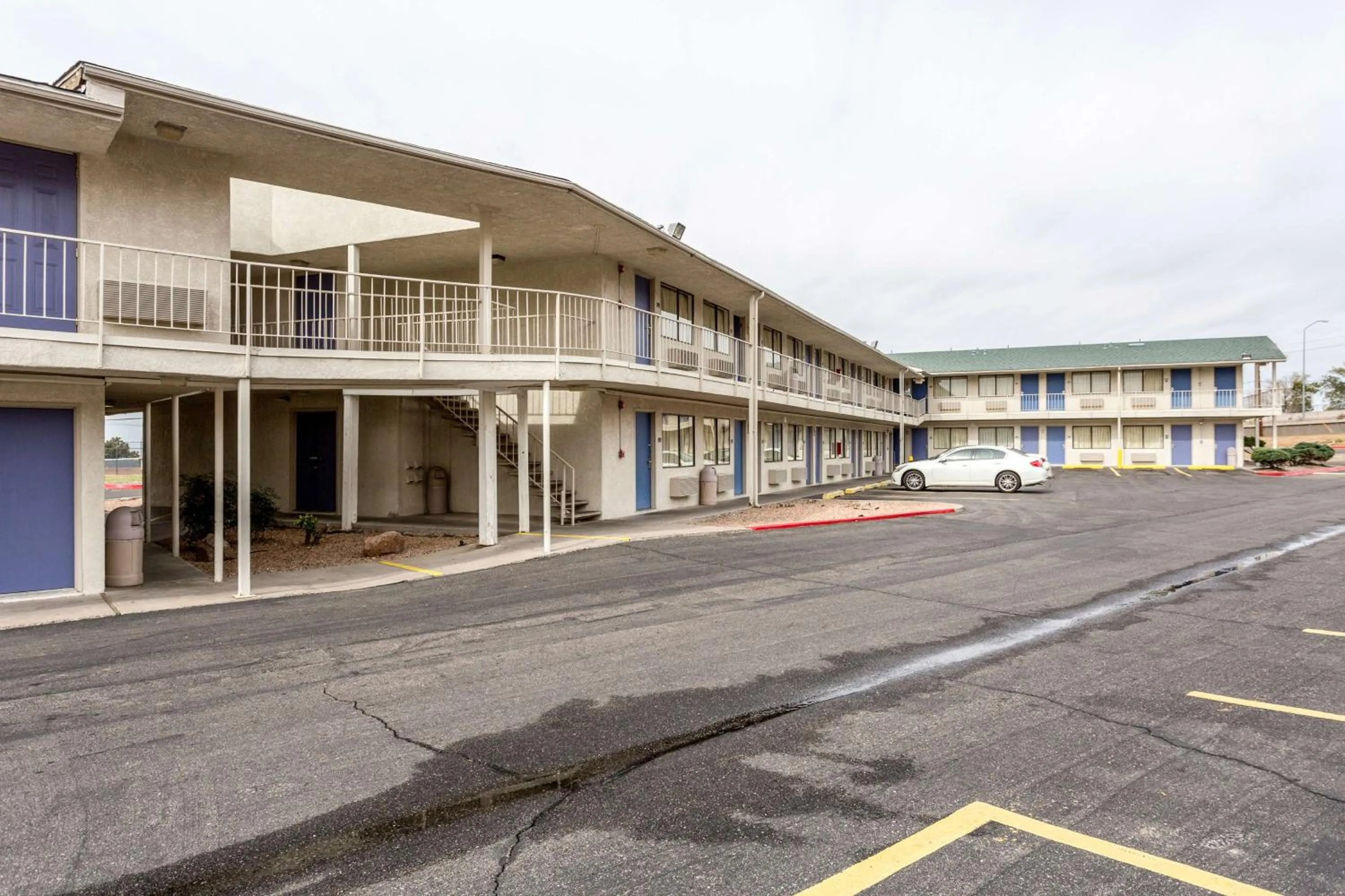 Property building in Motel 6 Albuquerque Northeast
