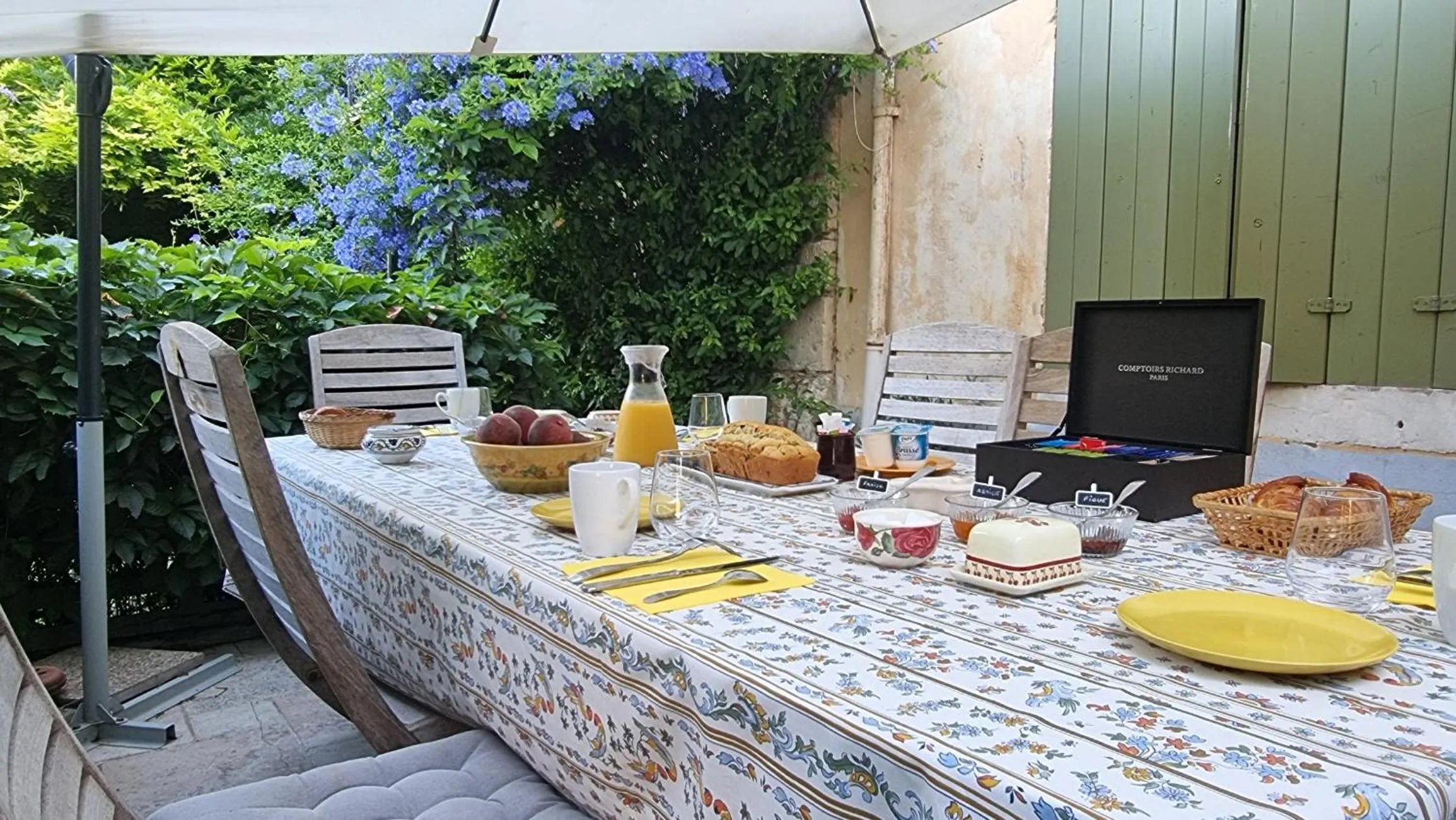 Breakfast in Les Tournesols