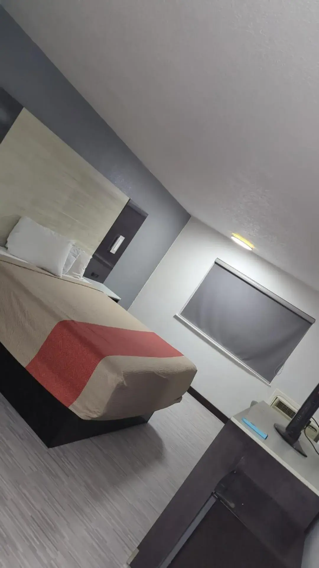 Bed in Evergreen Inn & Suites Portland Bed in Evergreen Inn & Suites Portland