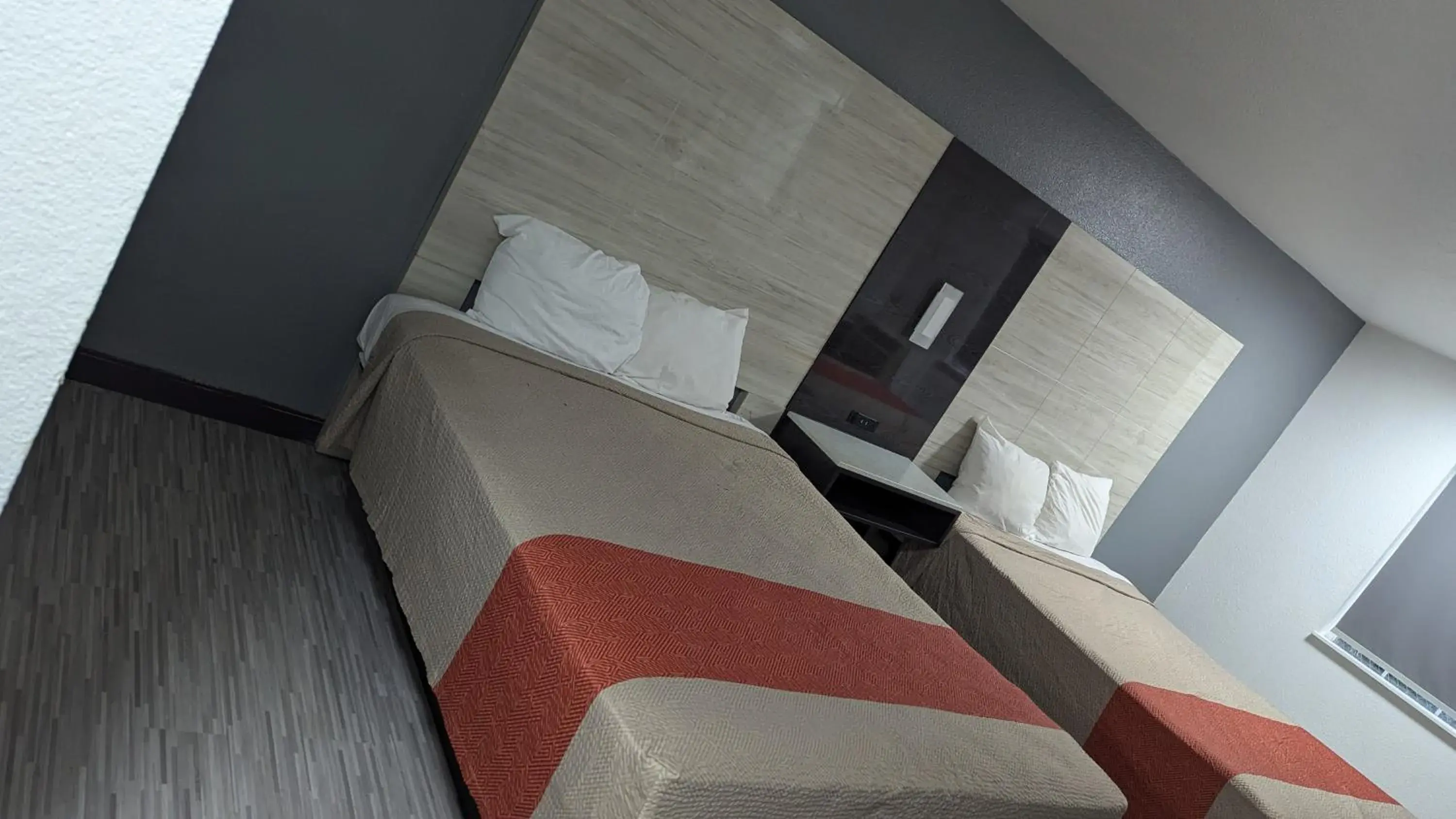 Bed in Evergreen Inn & Suites Portland Bed in Evergreen Inn & Suites Portland