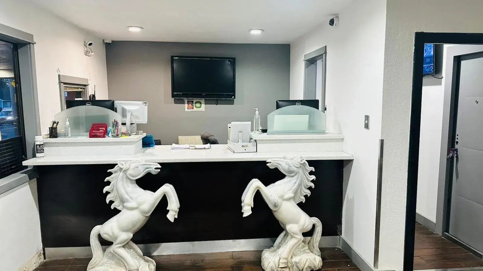 Lobby or reception in Evergreen Inn & Suites Portland Lobby or reception in Evergreen Inn & Suites Portland