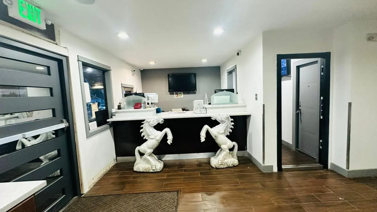 Lobby or reception in Evergreen Inn & Suites Portland Lobby or reception in Evergreen Inn & Suites Portland