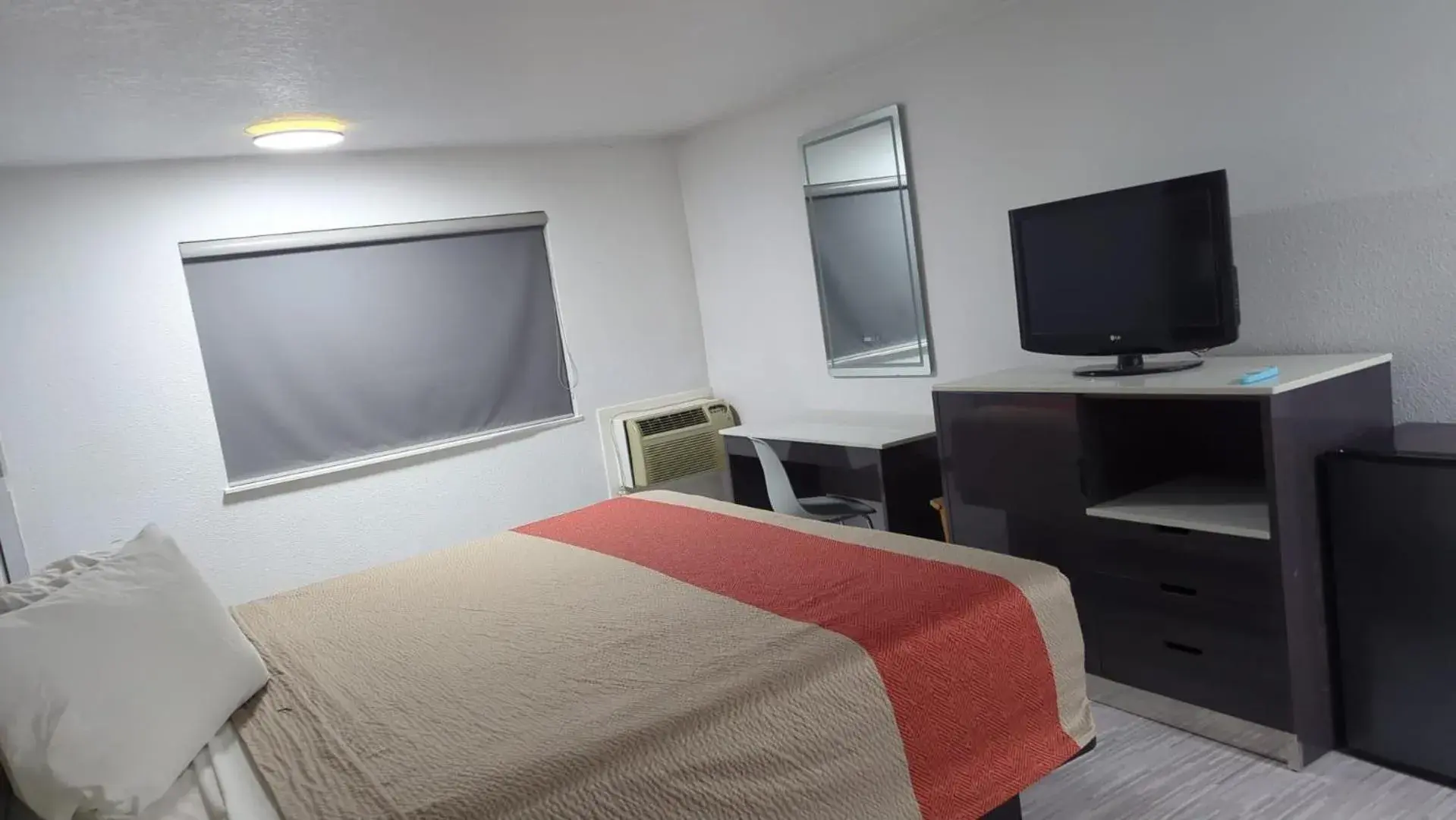 Bed in Evergreen Inn & Suites Portland Bed in Evergreen Inn & Suites Portland