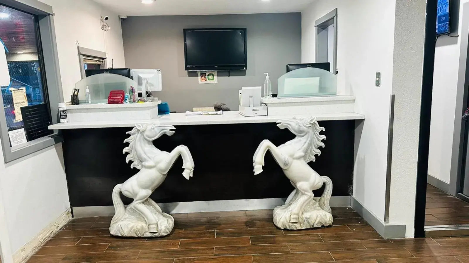 Lobby or reception in Evergreen Inn & Suites Portland Lobby or reception in Evergreen Inn & Suites Portland