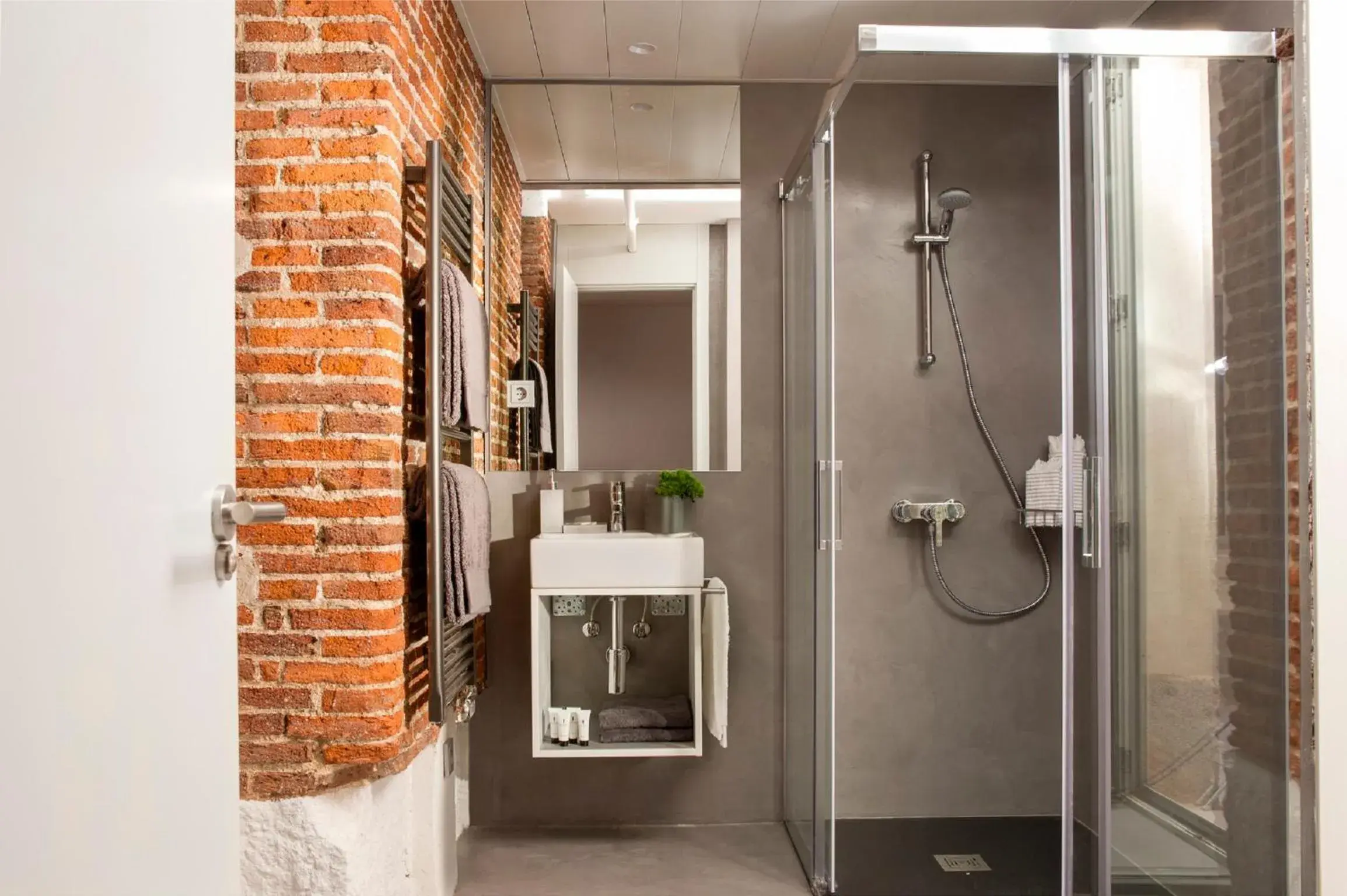 Shower in Eric Vökel Boutique Apartments - Madrid Suites