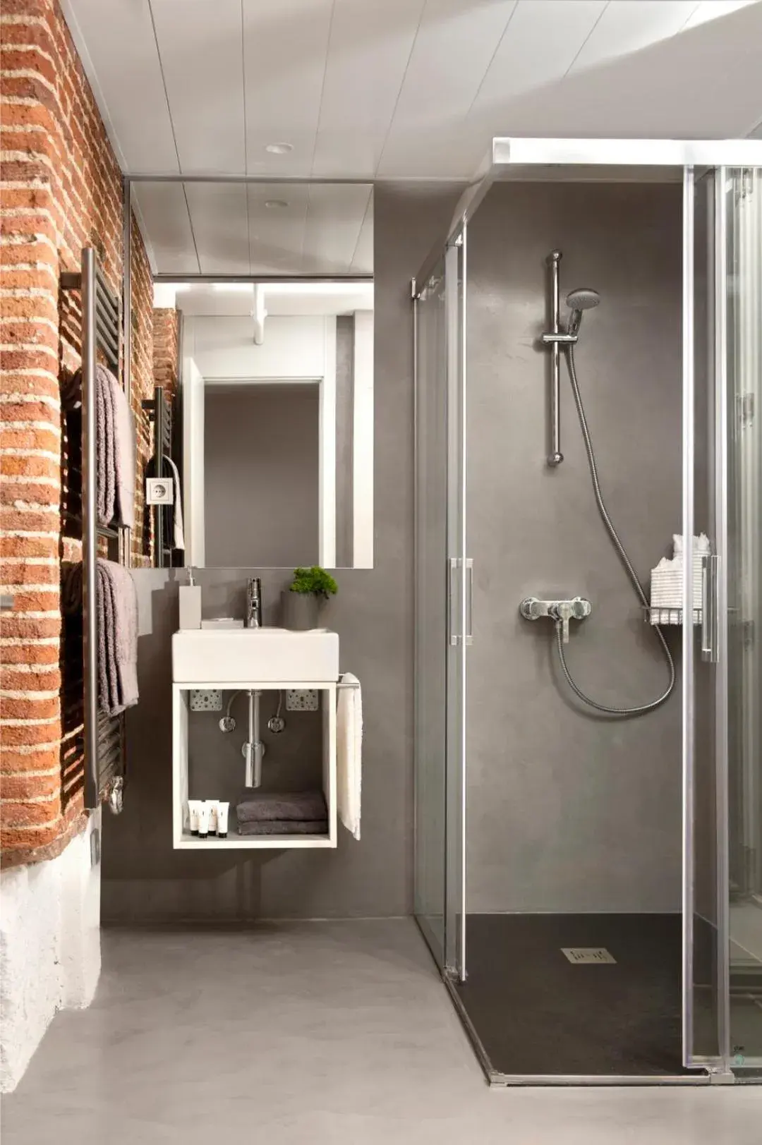 Bathroom in Eric Vökel Boutique Apartments - Madrid Suites