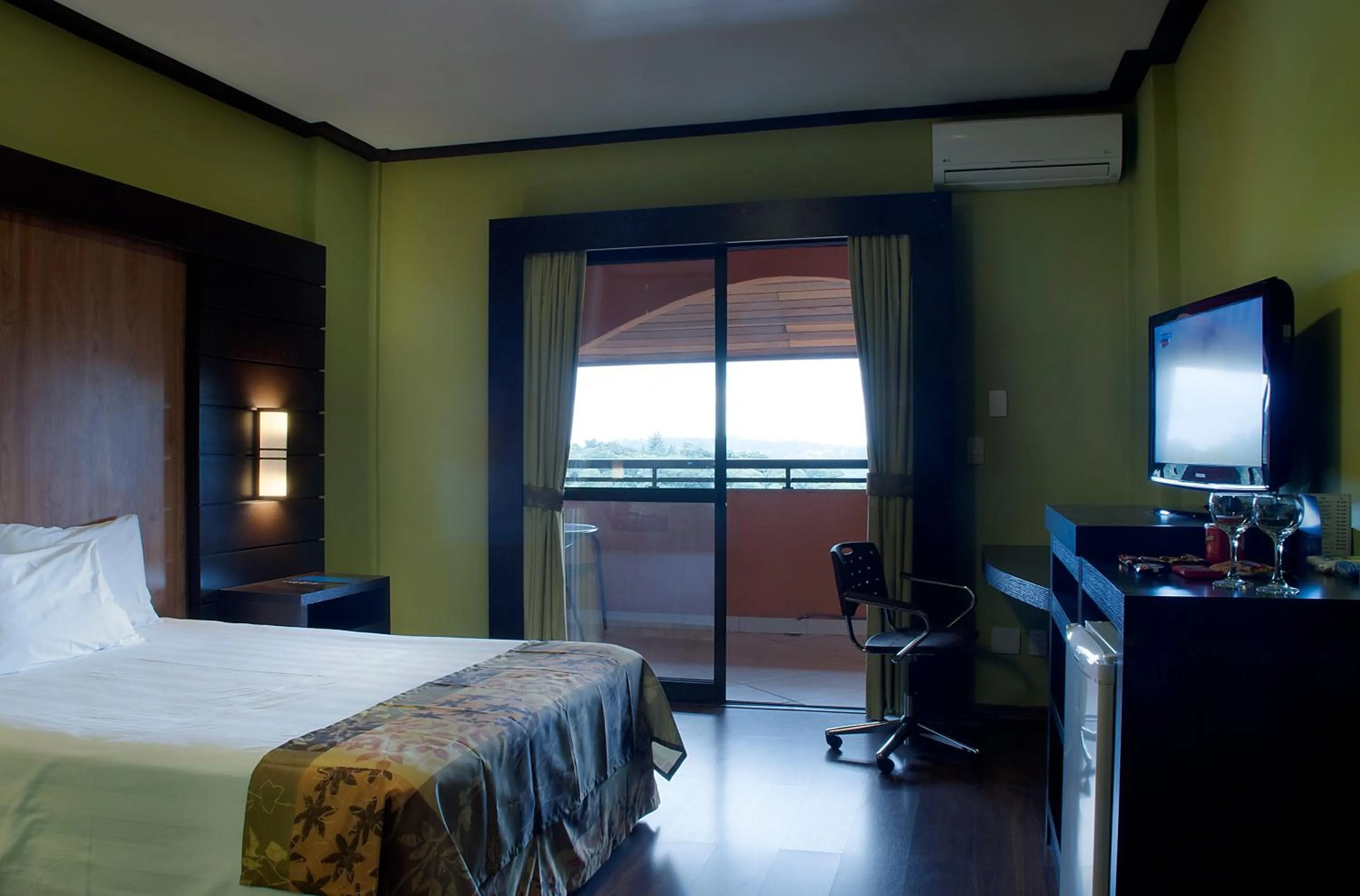 Balcony/Terrace, Bed in Master Gramado Hotel - Espaço Kids Incrível