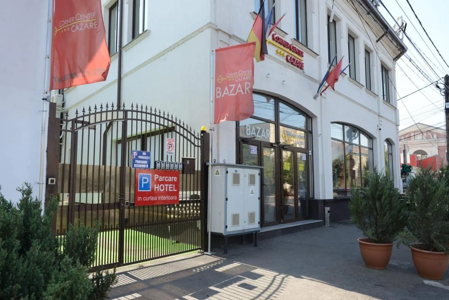 Facade/entrance in Corner Center Rental