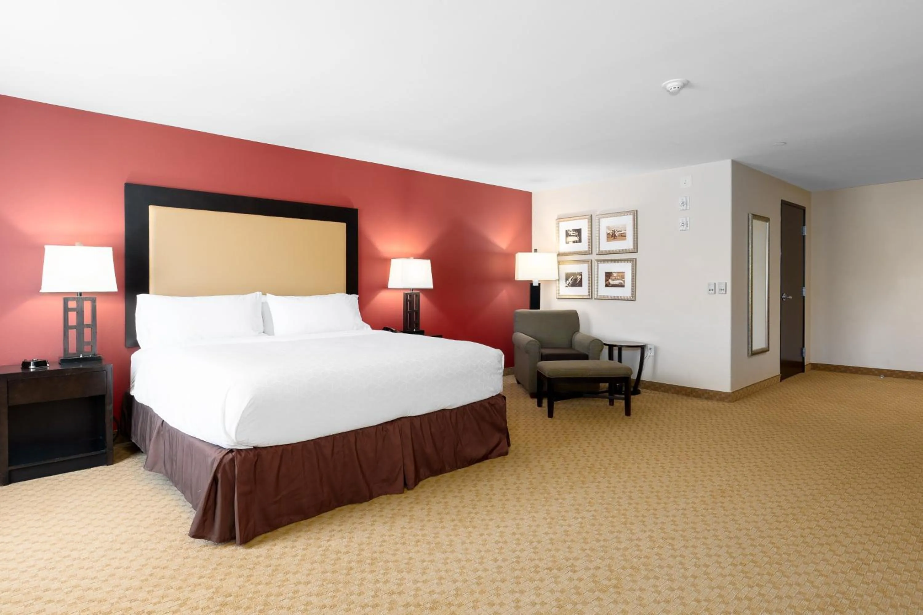 Photo of the whole room, Bed in Holiday Inn Temple - Belton by IHG