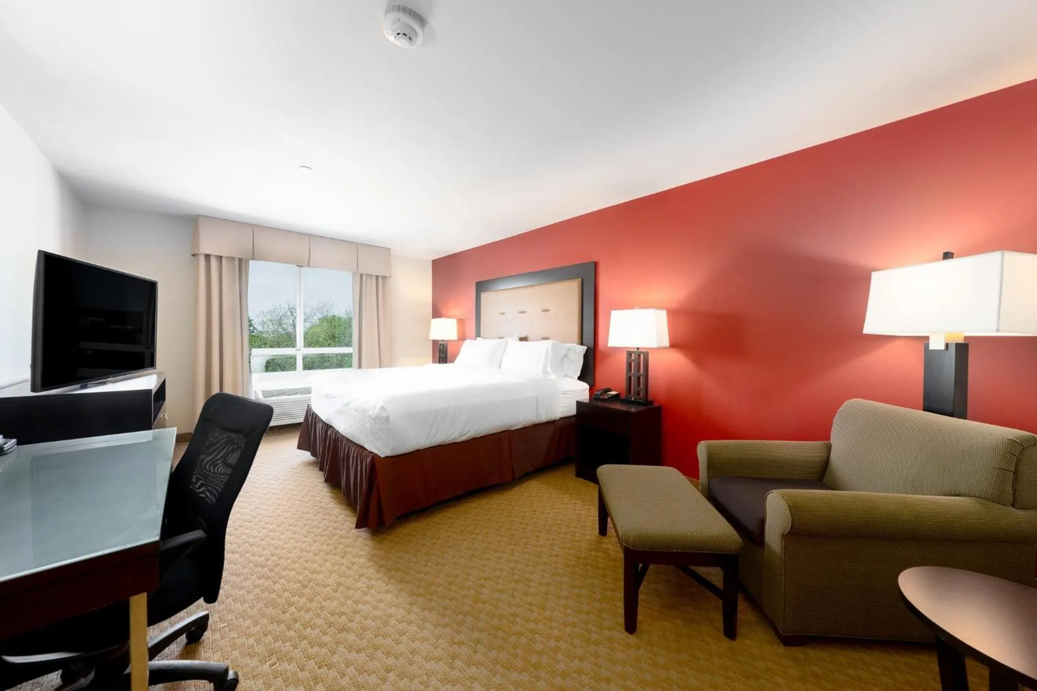 Photo of the whole room, Bed in Holiday Inn Temple - Belton by IHG
