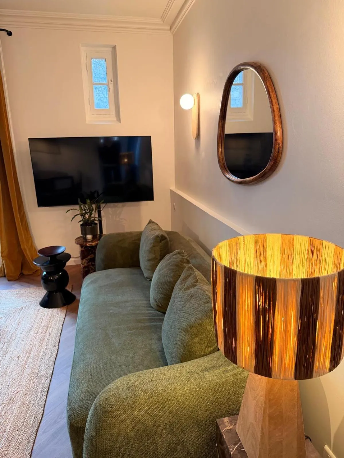 TV and multimedia in Mithouard Apartments