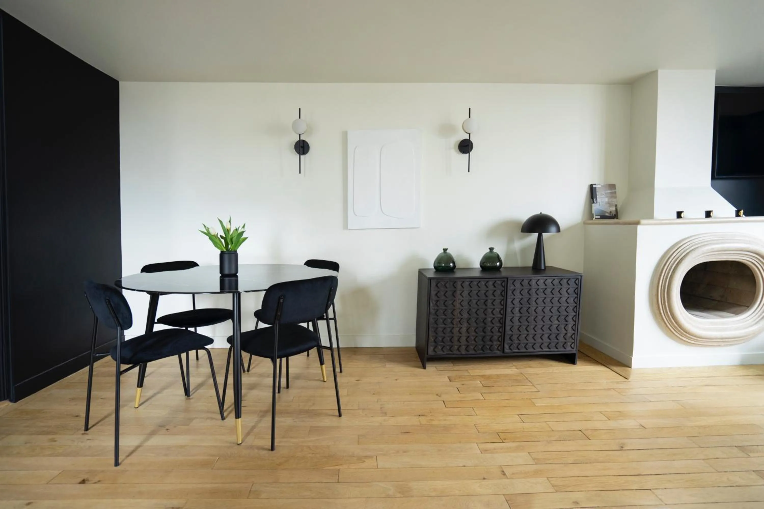 Dining area in Mithouard Apartments