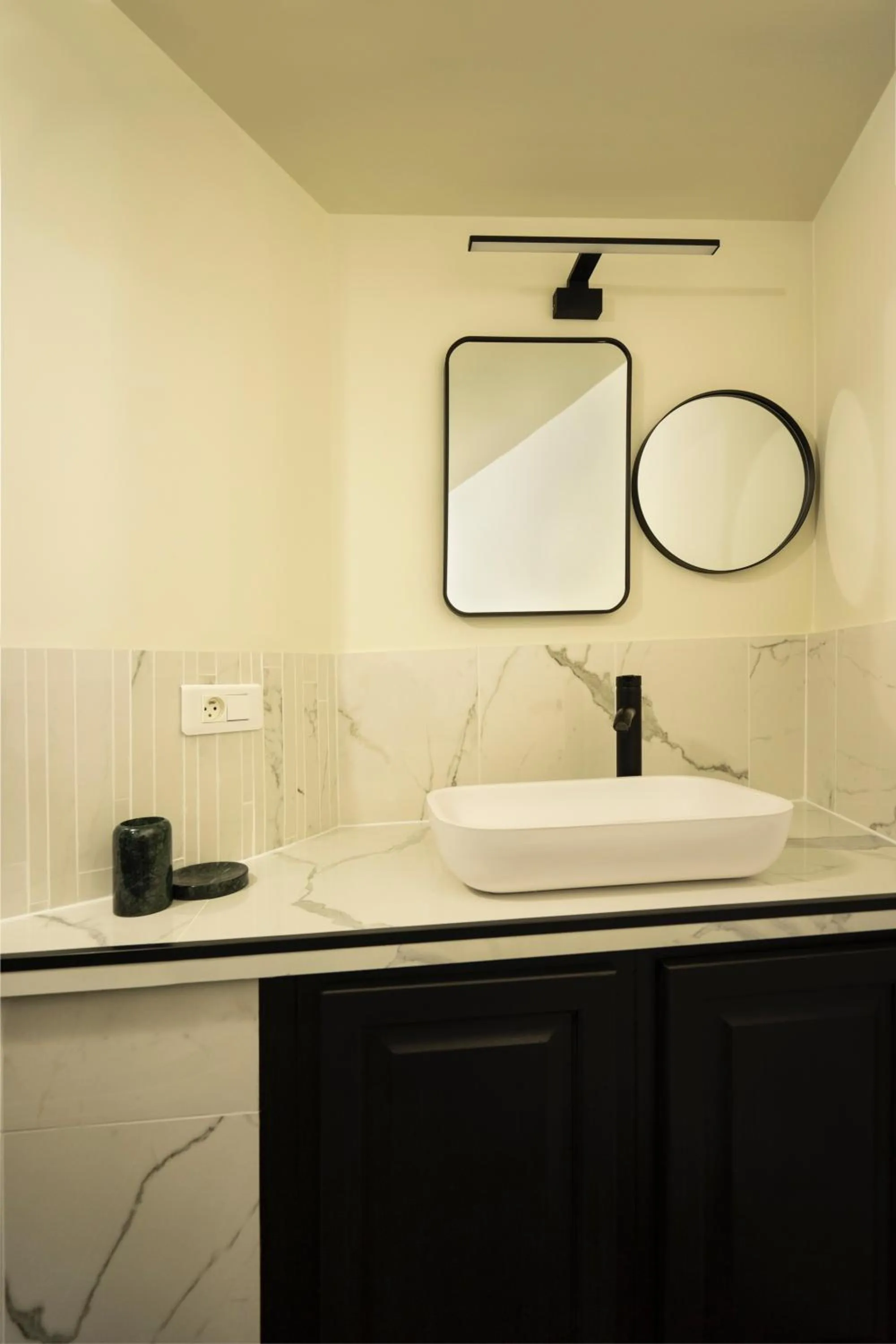 Mithouard Apartments