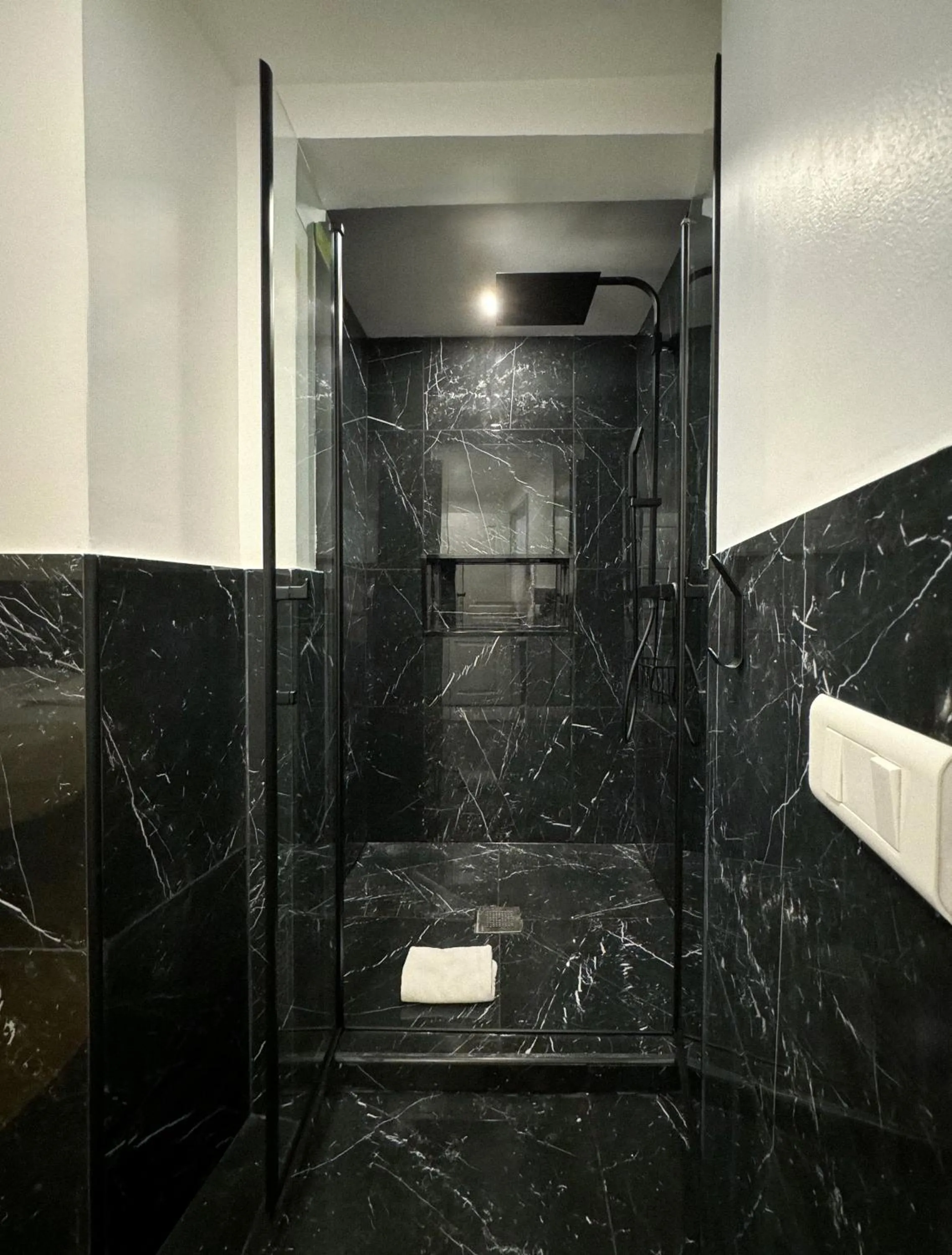 Bathroom in Mithouard Apartments