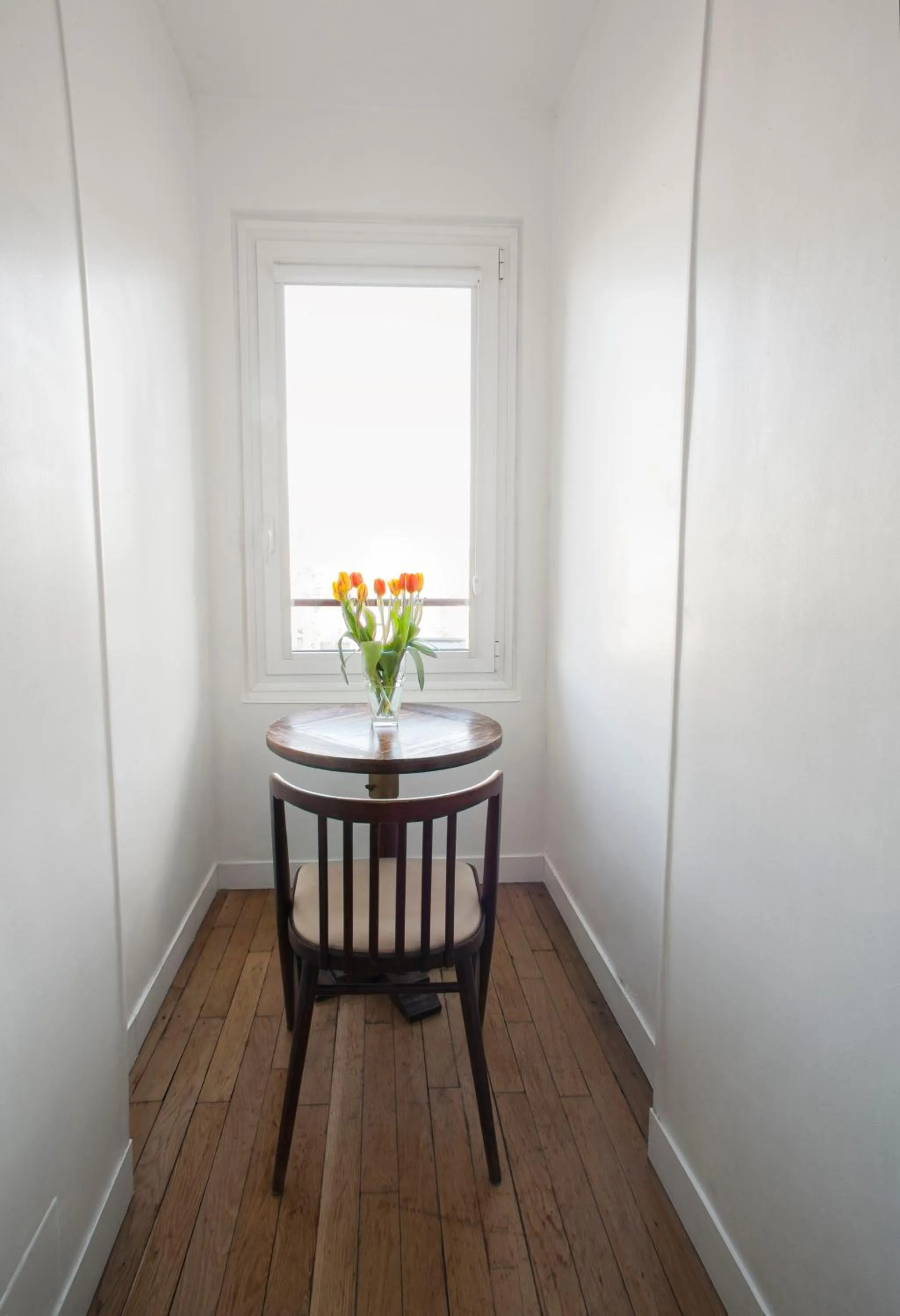 Seating area in Mithouard Apartments