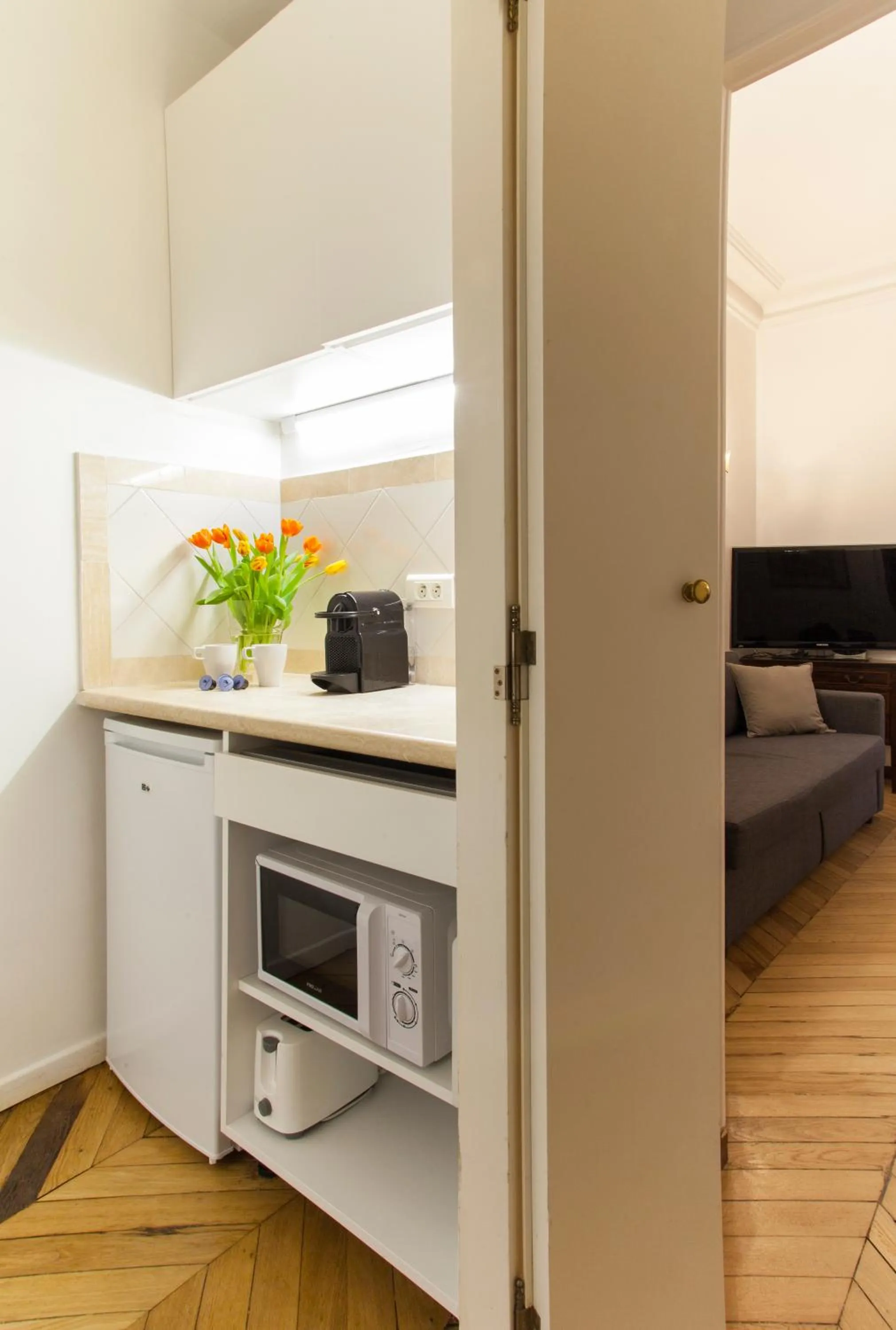Kitchen or kitchenette in Mithouard Apartments