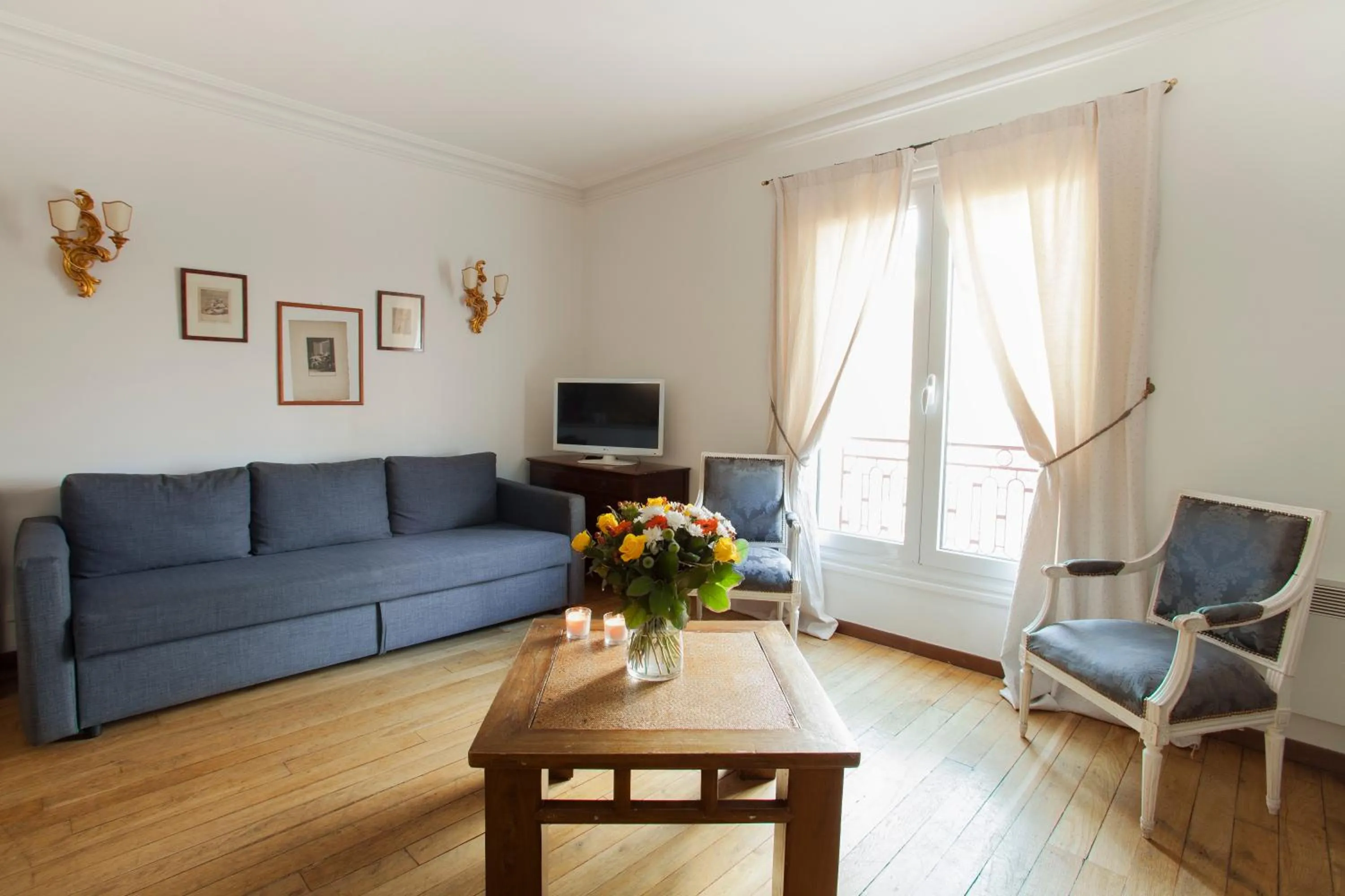 Living room in Mithouard Apartments