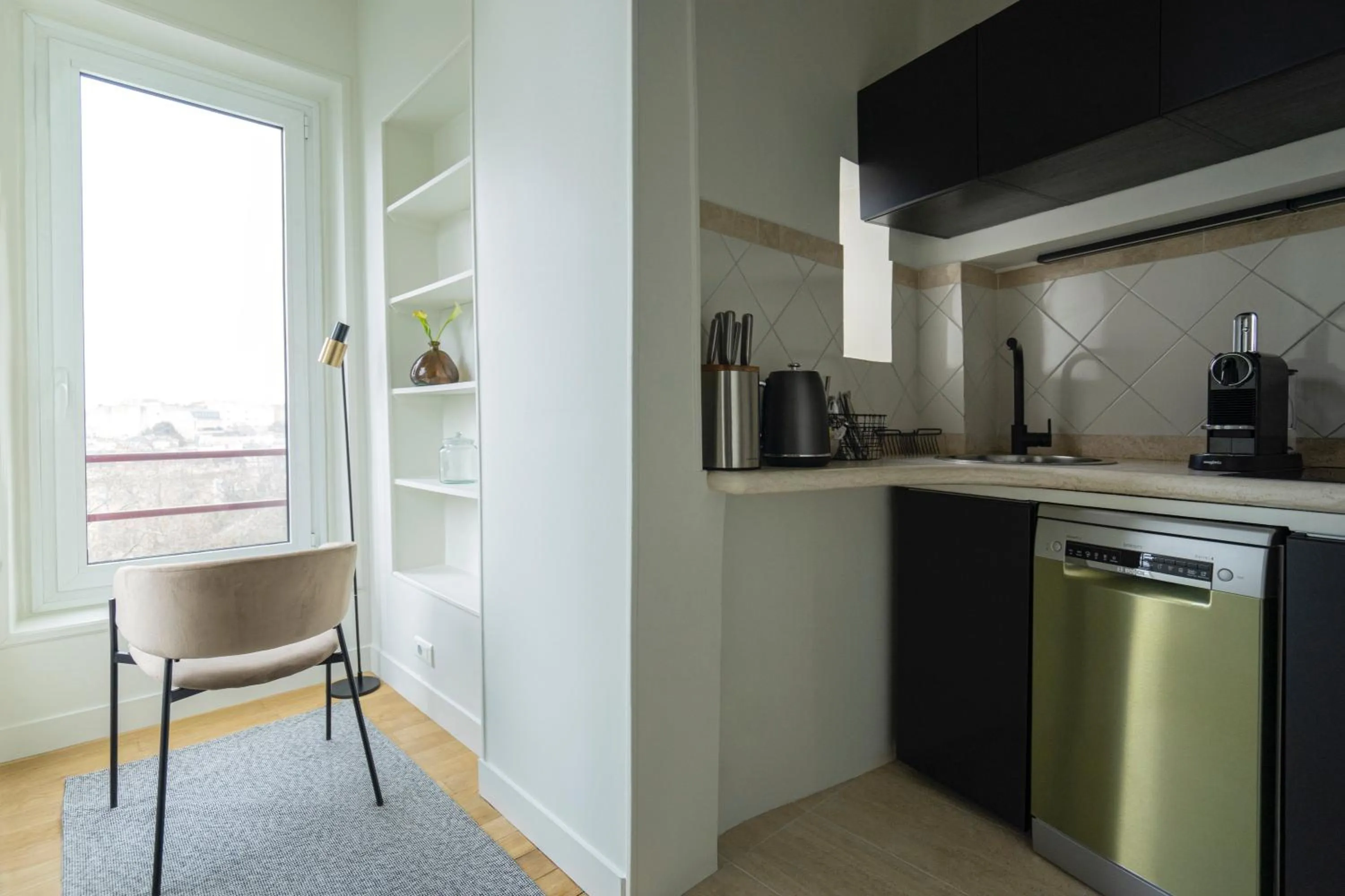 Kitchen or kitchenette in Mithouard Apartments
