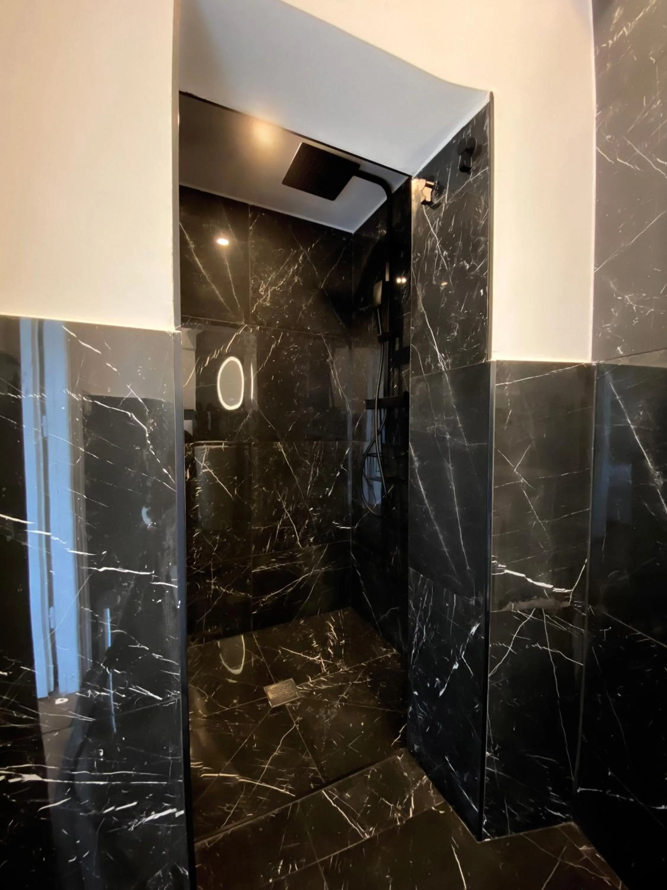 Bathroom in Mithouard Apartments