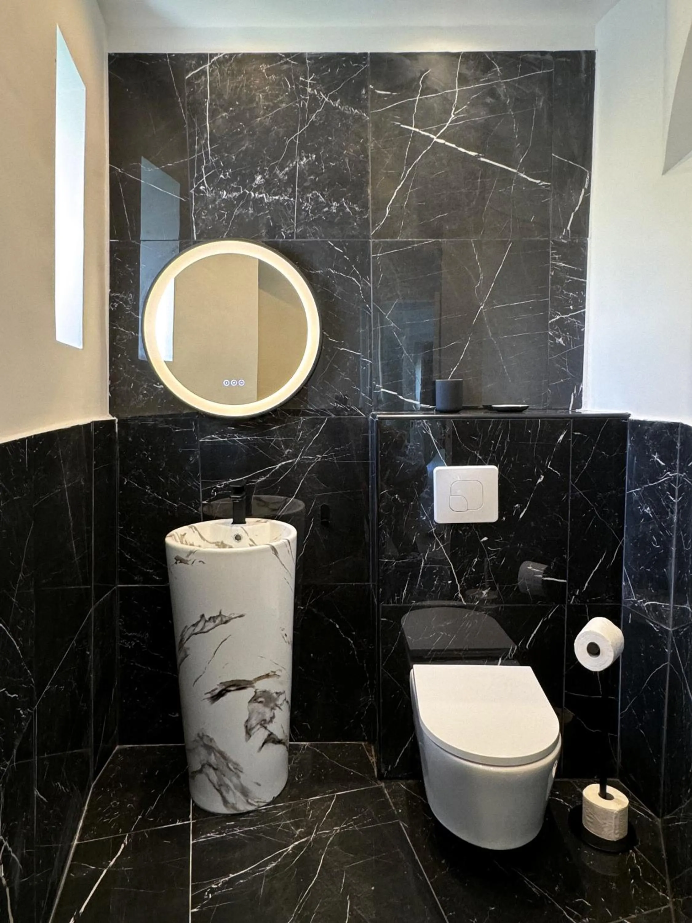 Bathroom in Mithouard Apartments