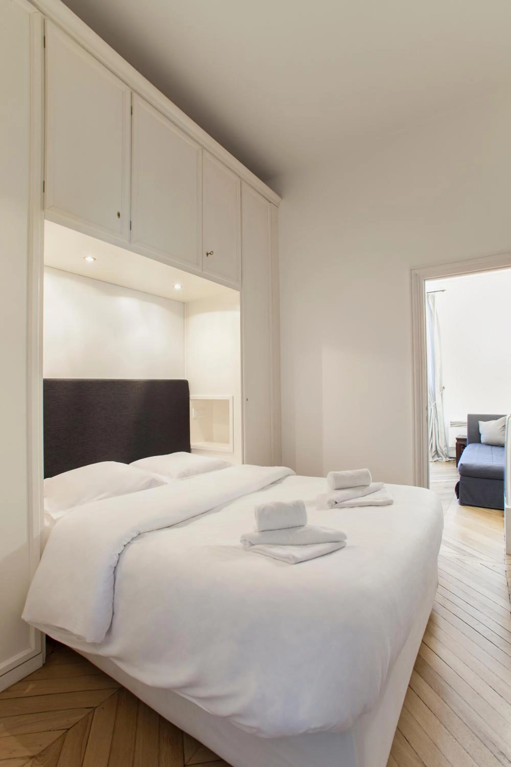 Bedroom, Bed in Mithouard Apartments