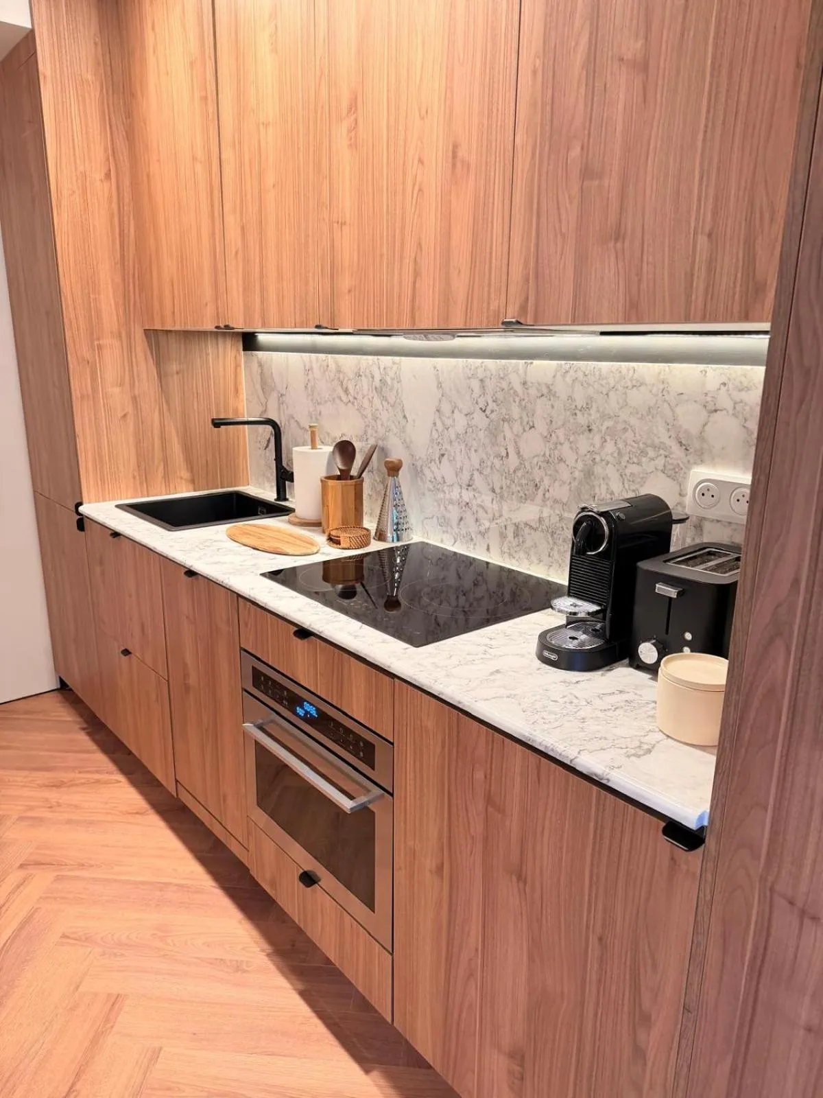 Kitchen or kitchenette in Mithouard Apartments