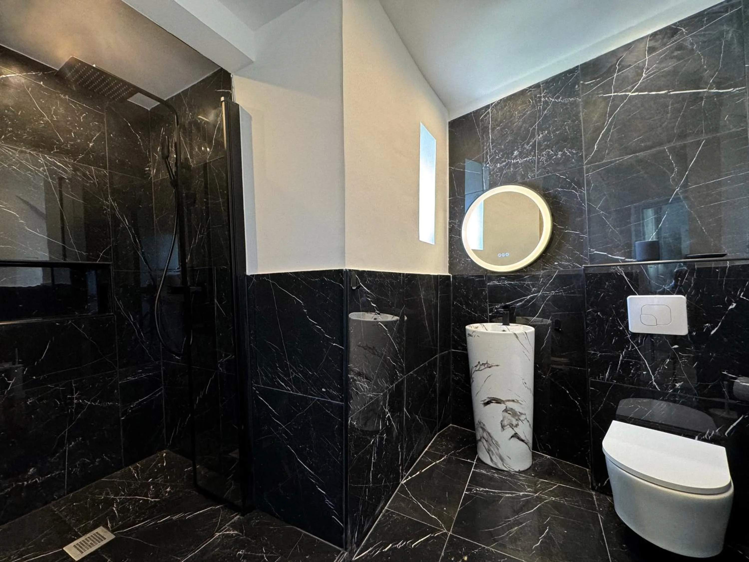 Bathroom in Mithouard Apartments