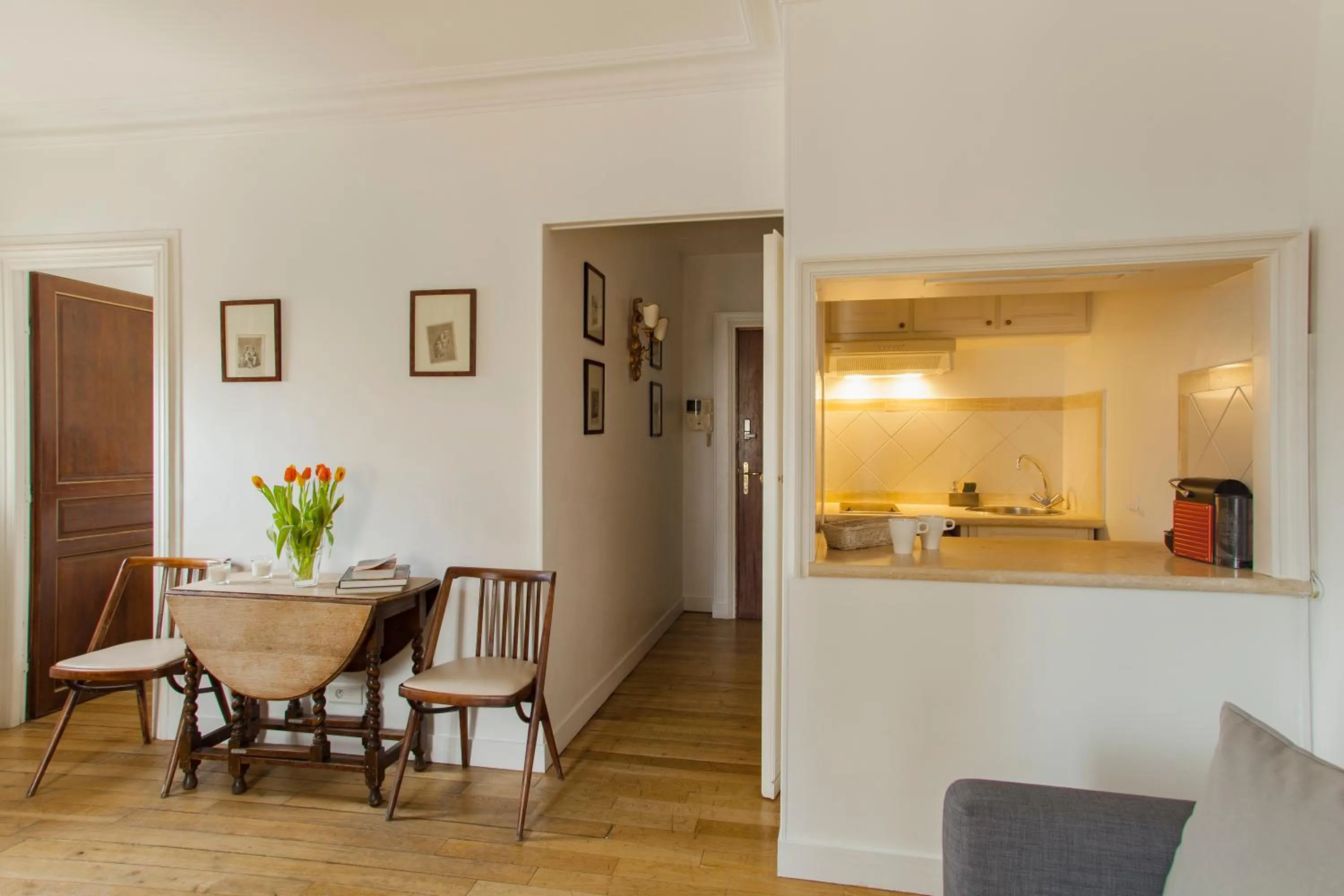 Kitchen or kitchenette in Mithouard Apartments