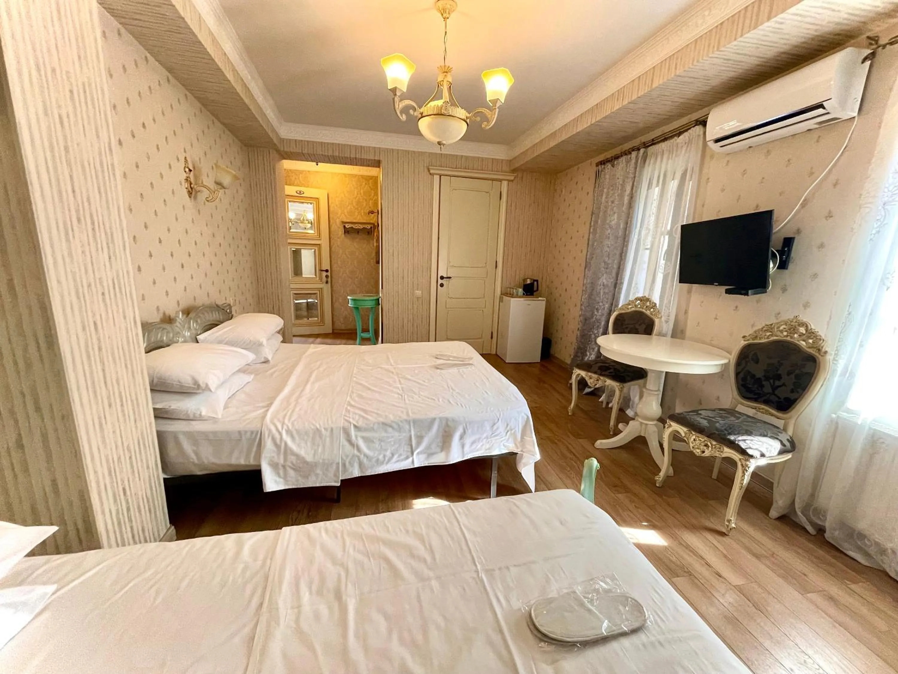 Bedroom, Bed in Silver 34 Boutique