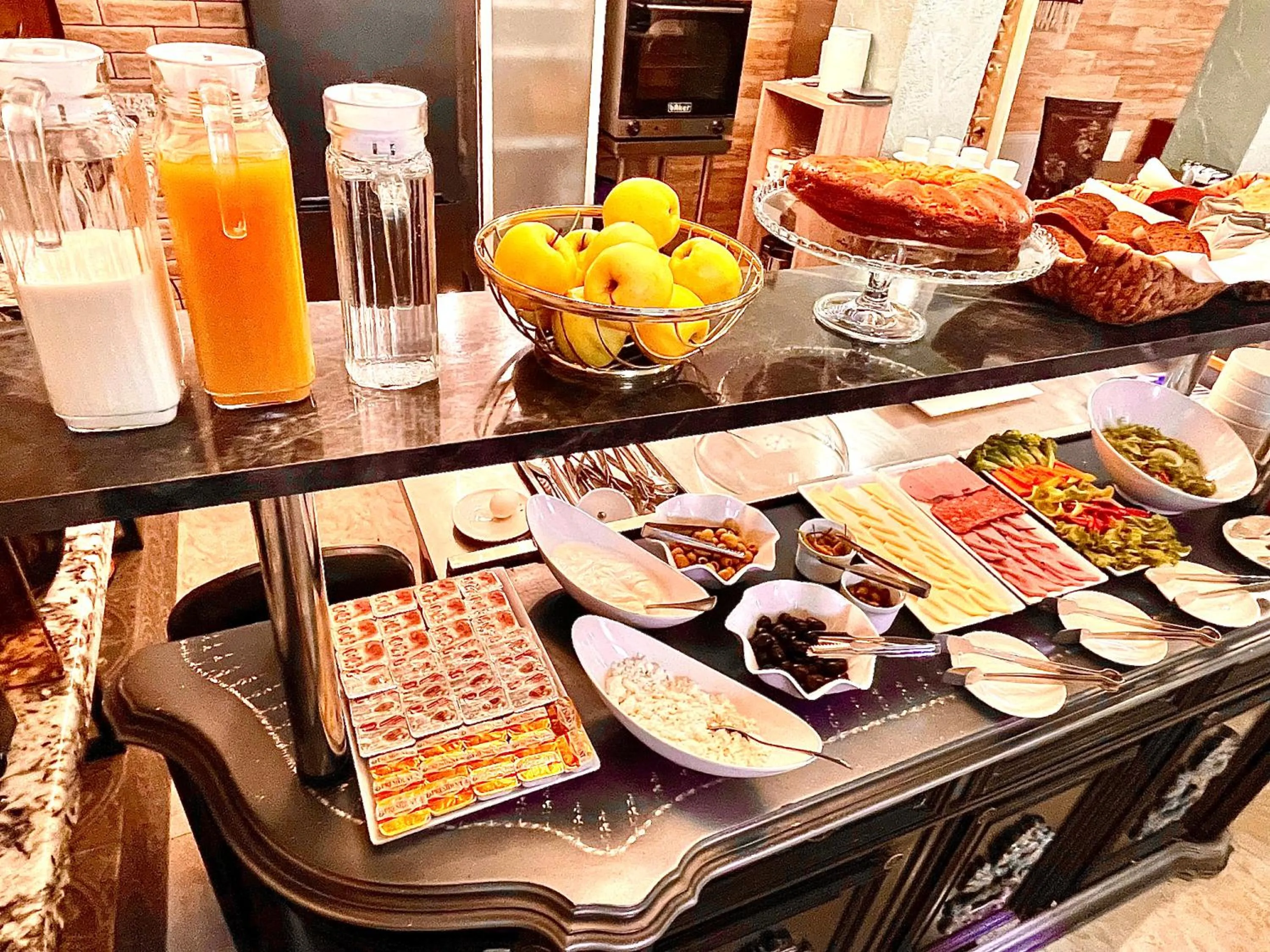 Buffet breakfast in Silver 34 Boutique