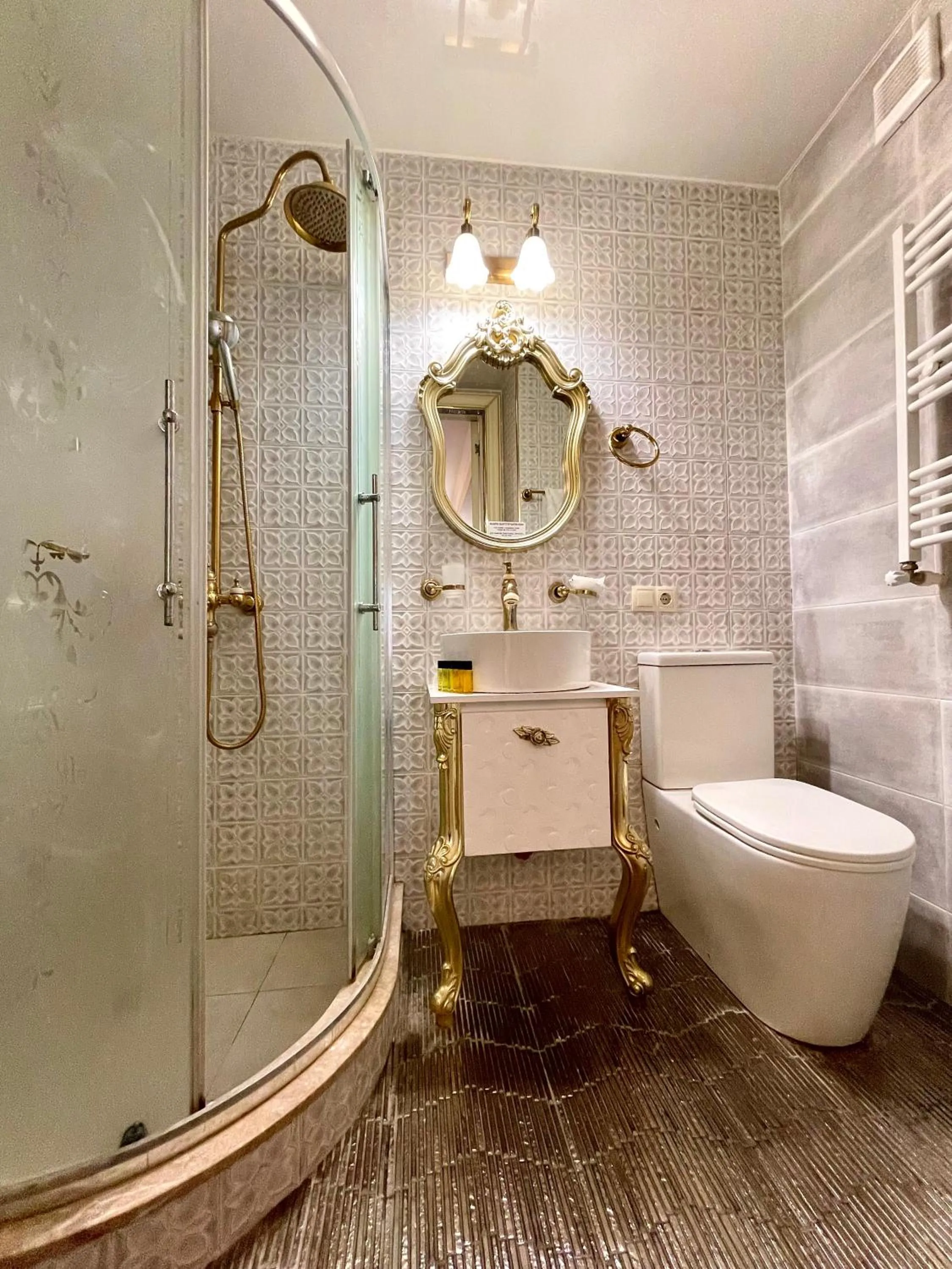 Bathroom in Silver 34 Boutique