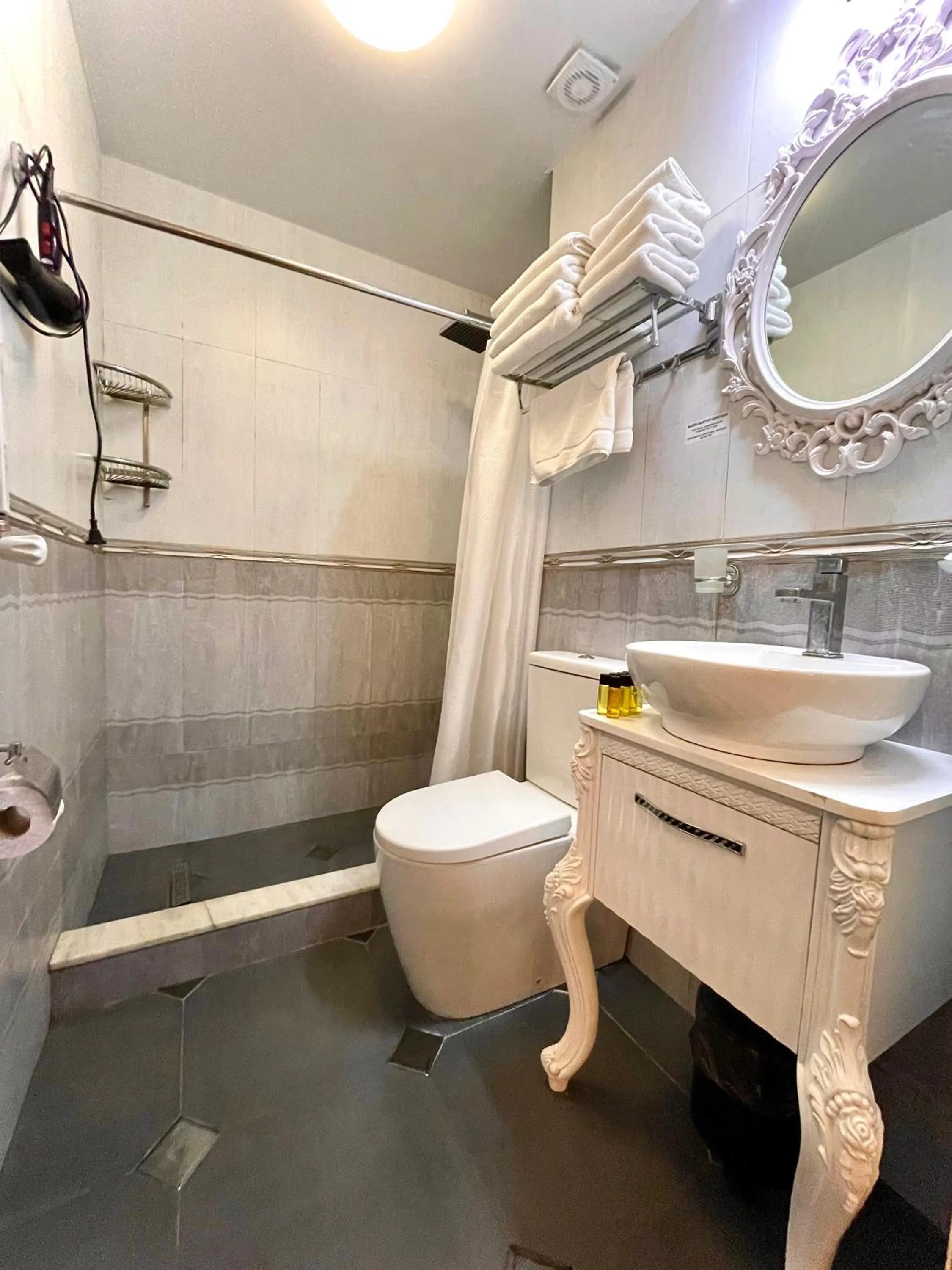 Bathroom in Silver 34 Boutique