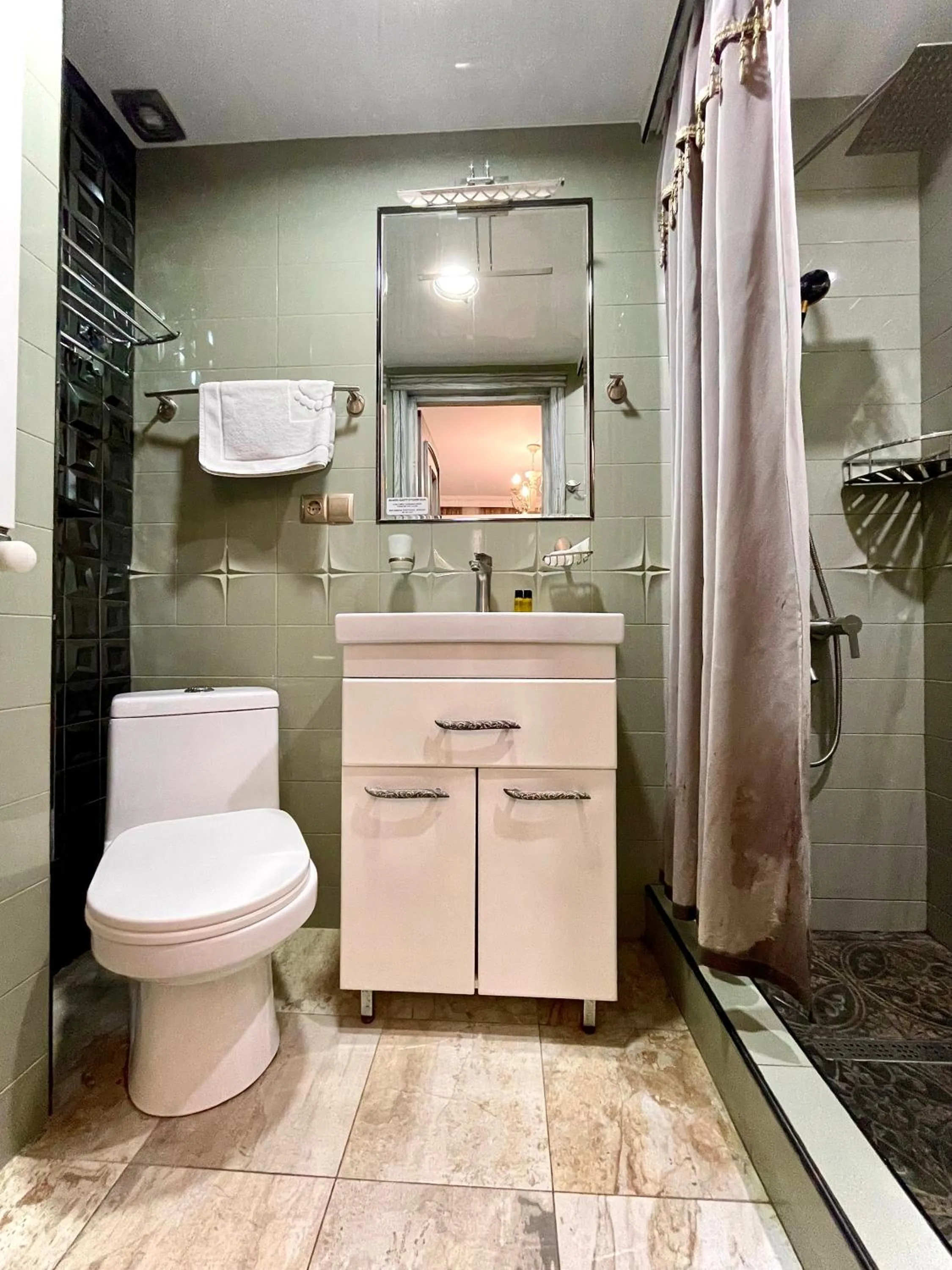 Bathroom in Silver 34 Boutique