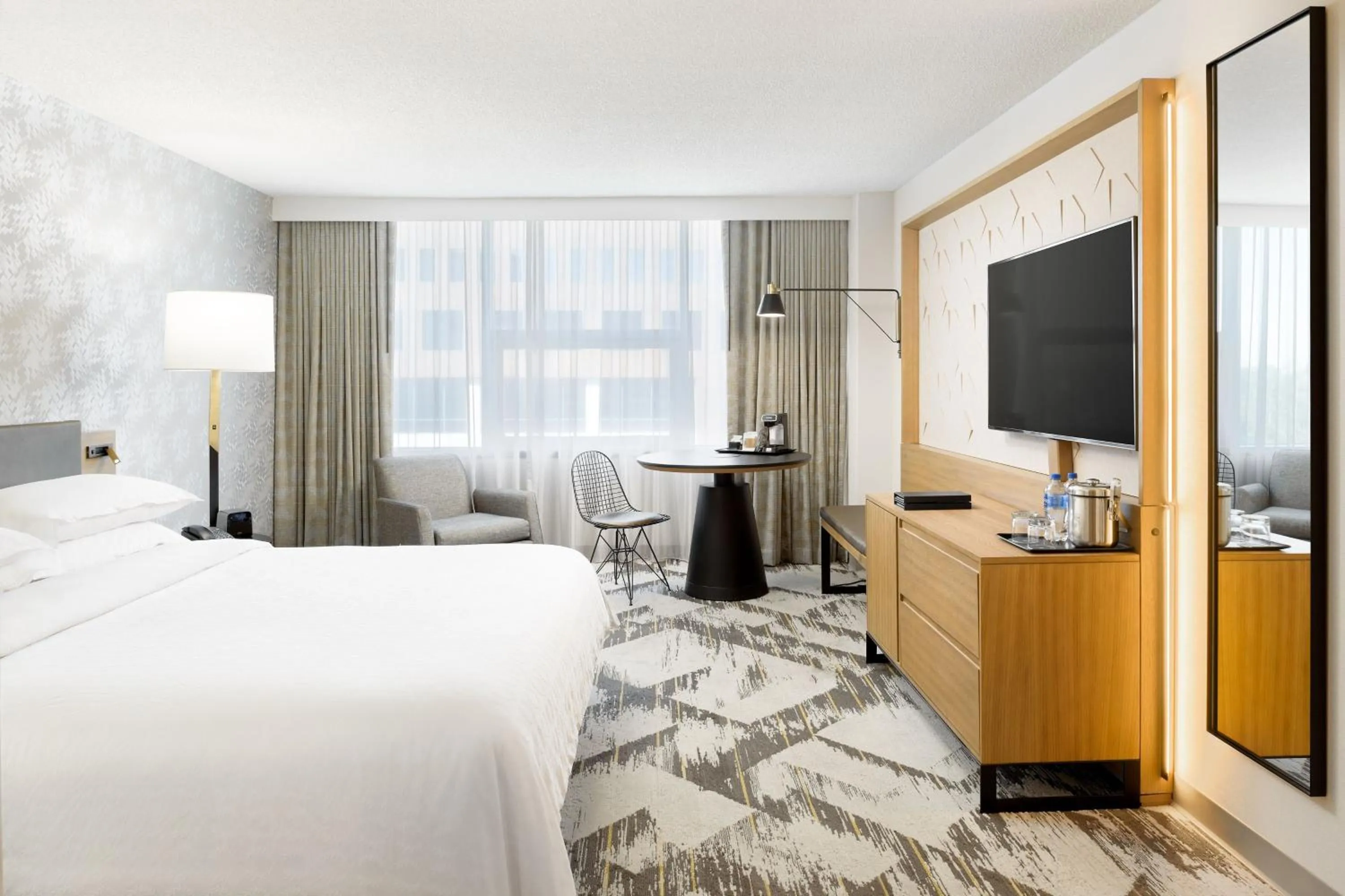 Photo of the whole room, Bed in Sheraton Cerritos