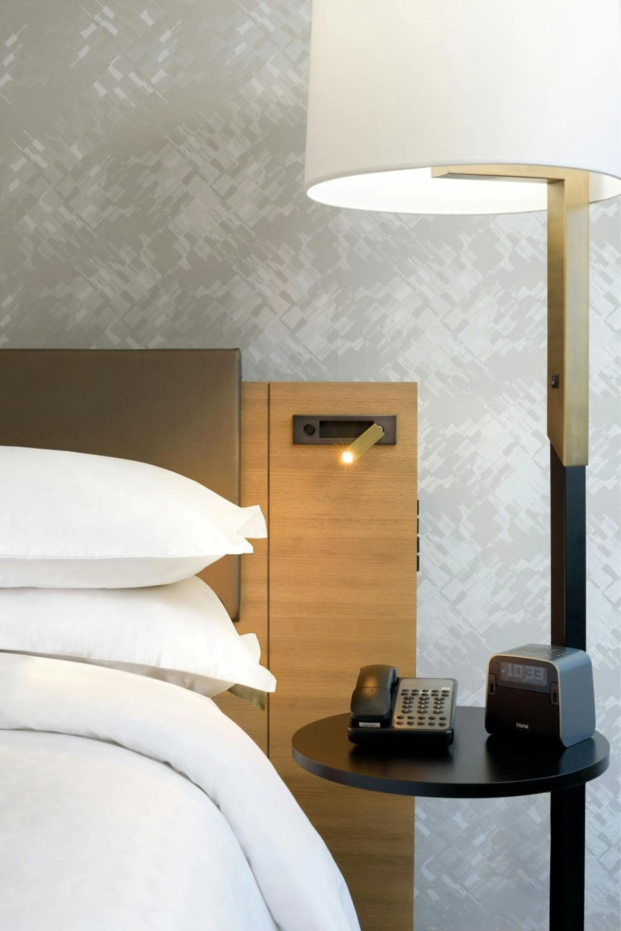 Photo of the whole room, Bed in Sheraton Cerritos