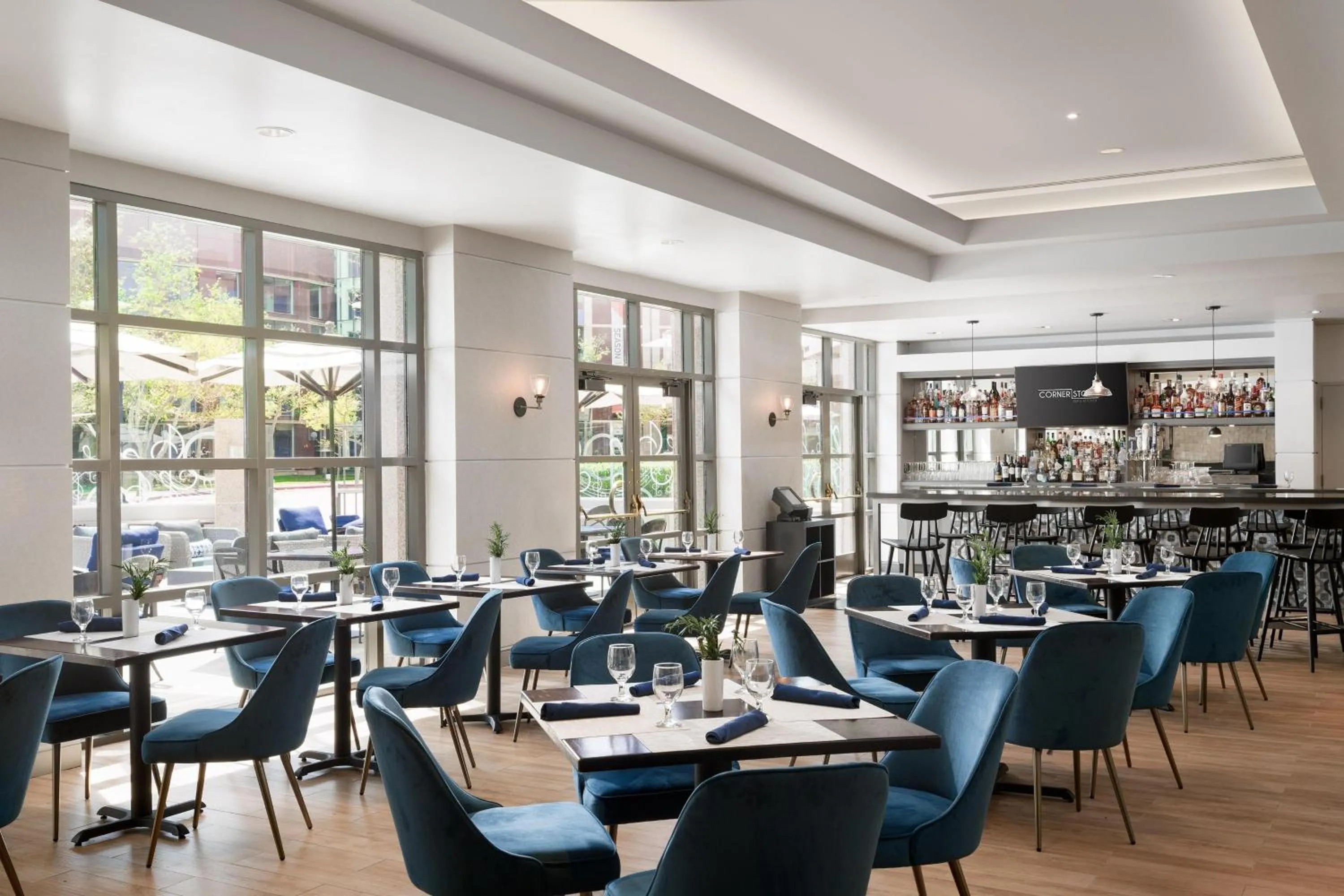 Lounge or bar in Sheraton Cerritos