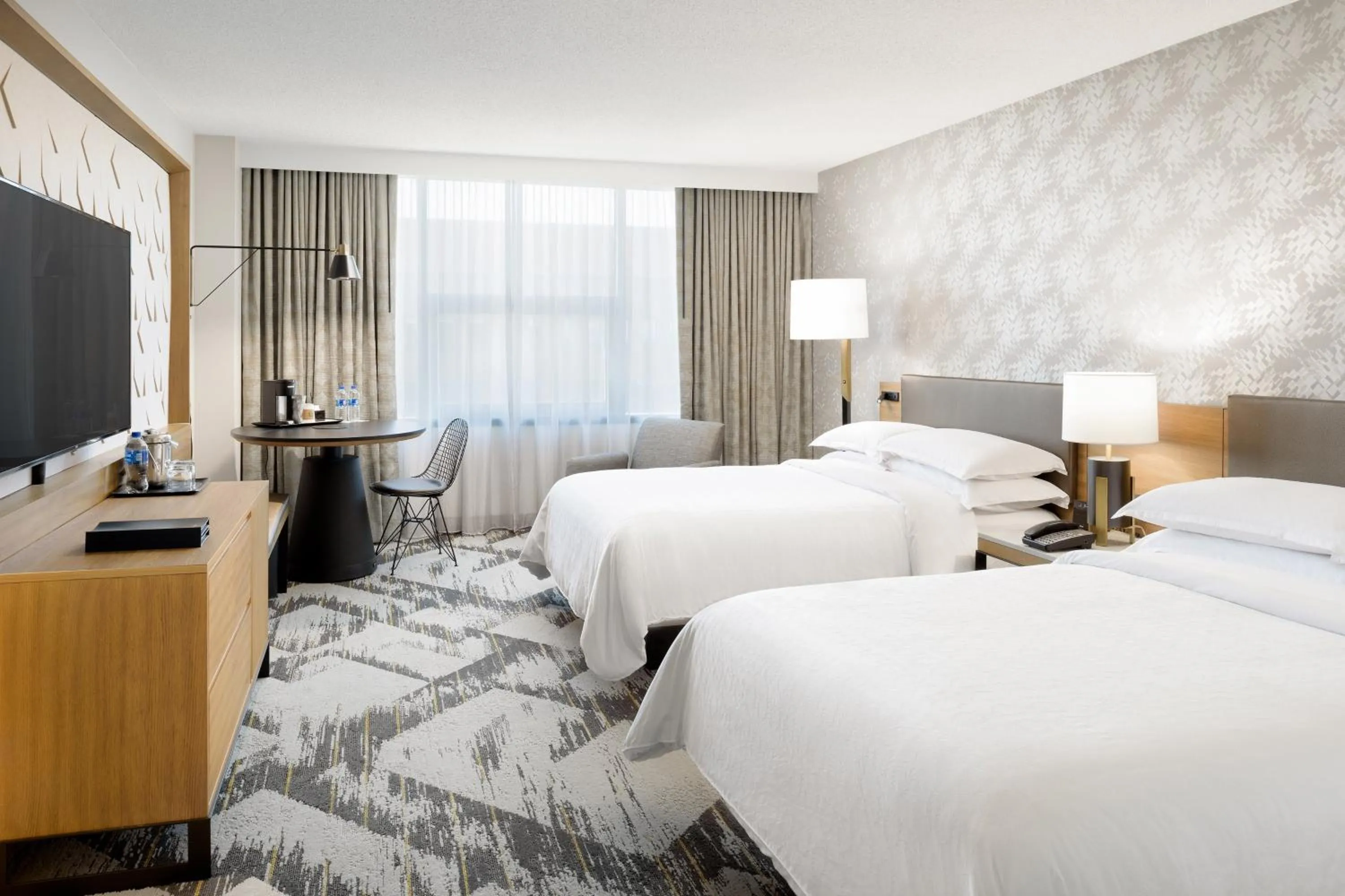 Photo of the whole room, Bed in Sheraton Cerritos